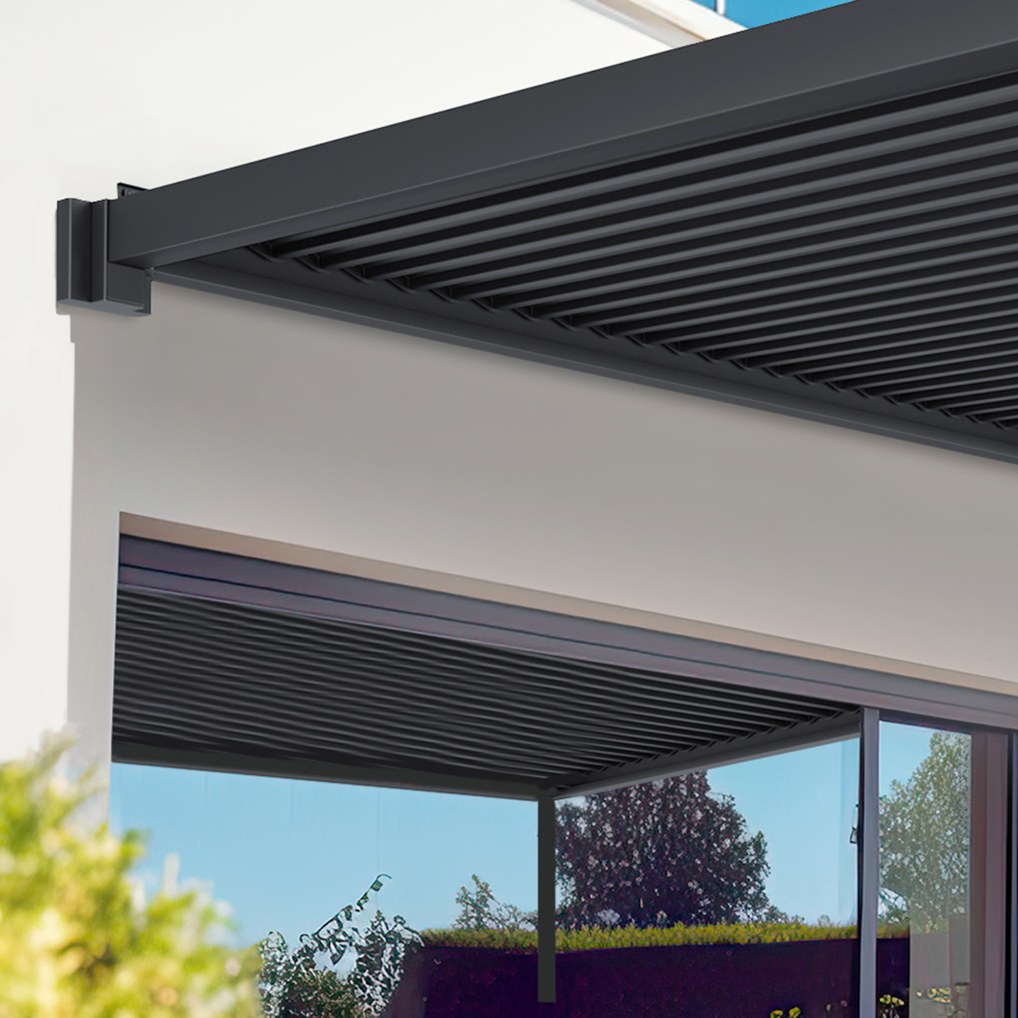 Wandmontageset für Pergola mit Lamellendach an Gebäude montiert