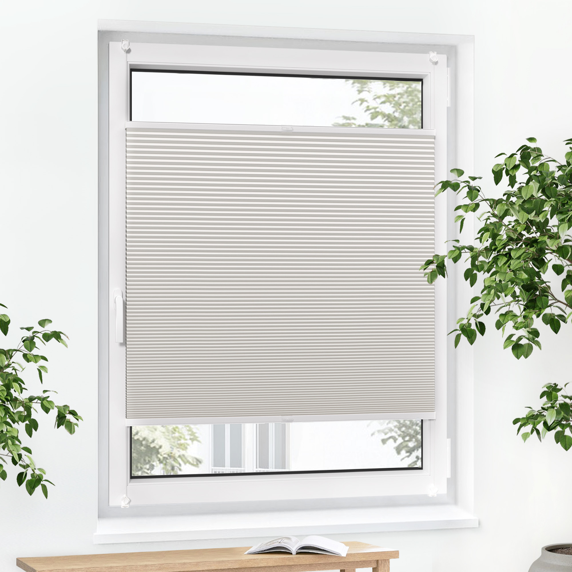 Fenster mit Wabenplissee zur Lichtregulierung und Sichtschutz