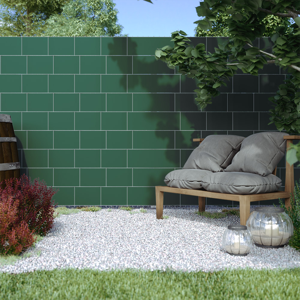 slider_image_3c0b45e0d7b645feb5100783a07f9d93 Sichtschutzstreifen aus PVC in einem Garten mit Sitzbereich und Pflanzen