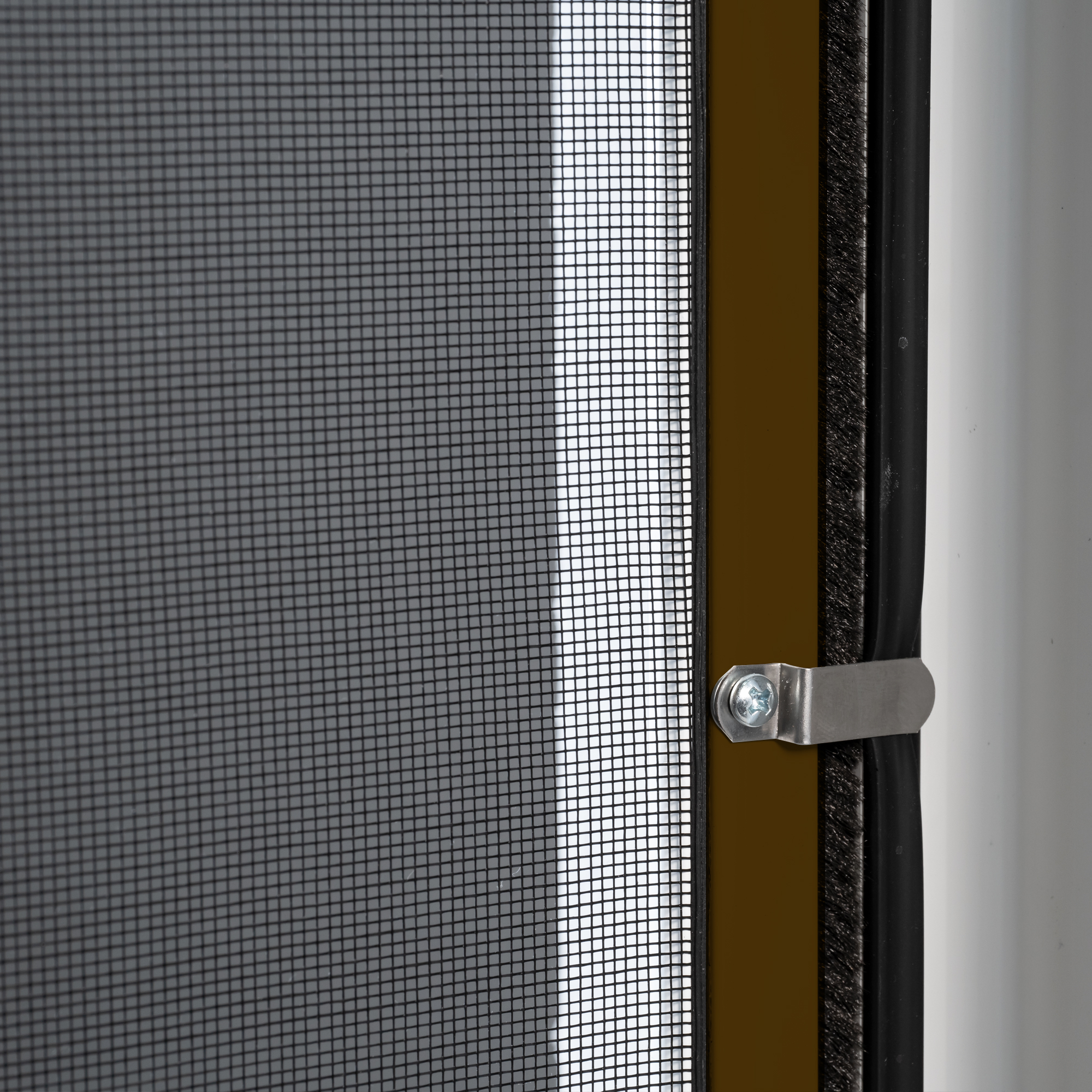 slider_image_0192288bcc64765aa8b0df7b44a48ad8 Insektenschutz-Spannrahmen mit Netz und Befestigungselementen in Nahaufnahme