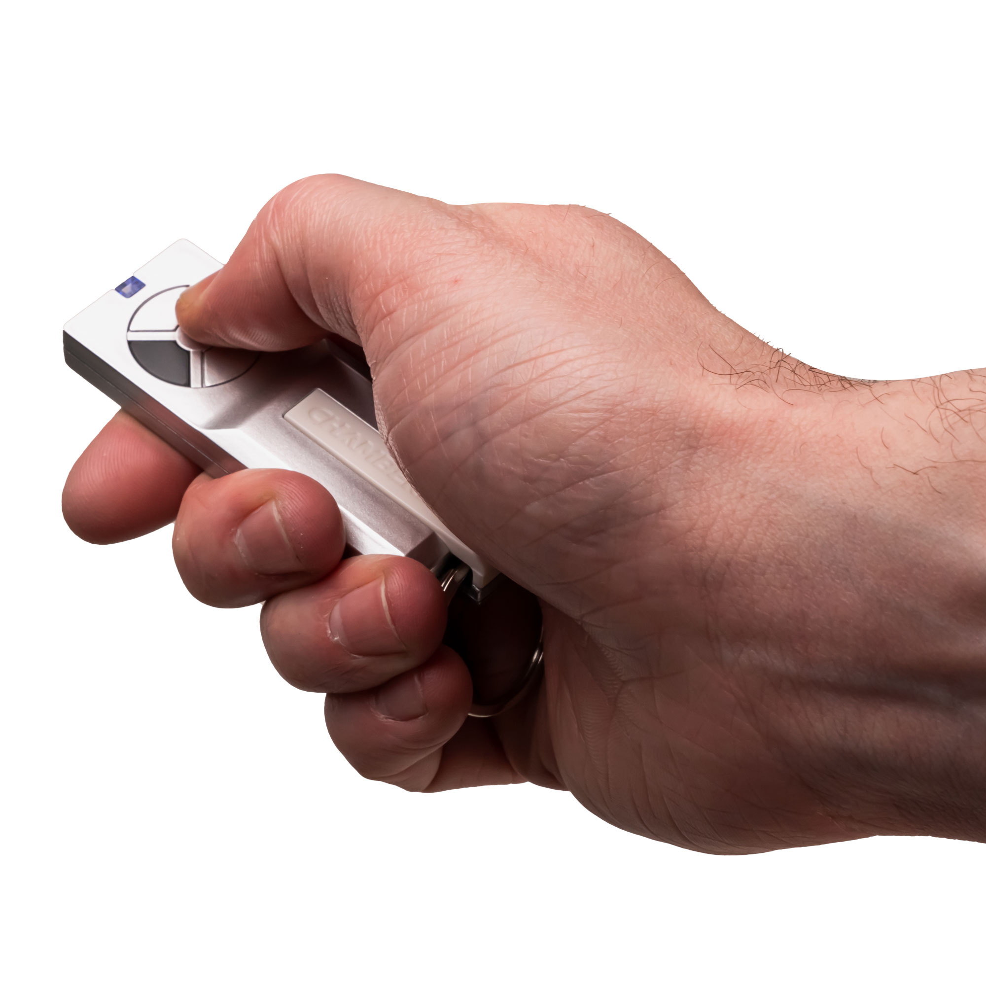 Hand hält Fernbedienung für Garagentorantrieb ML