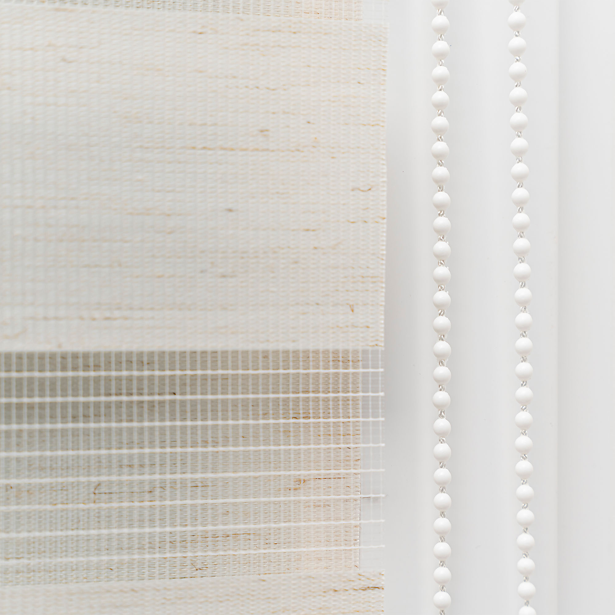 slider_image_7c22b67b6da04384af89492716c27f0e Vertikale Jalousie mit Kettenzug, halbtransparentes Material, Detailansicht