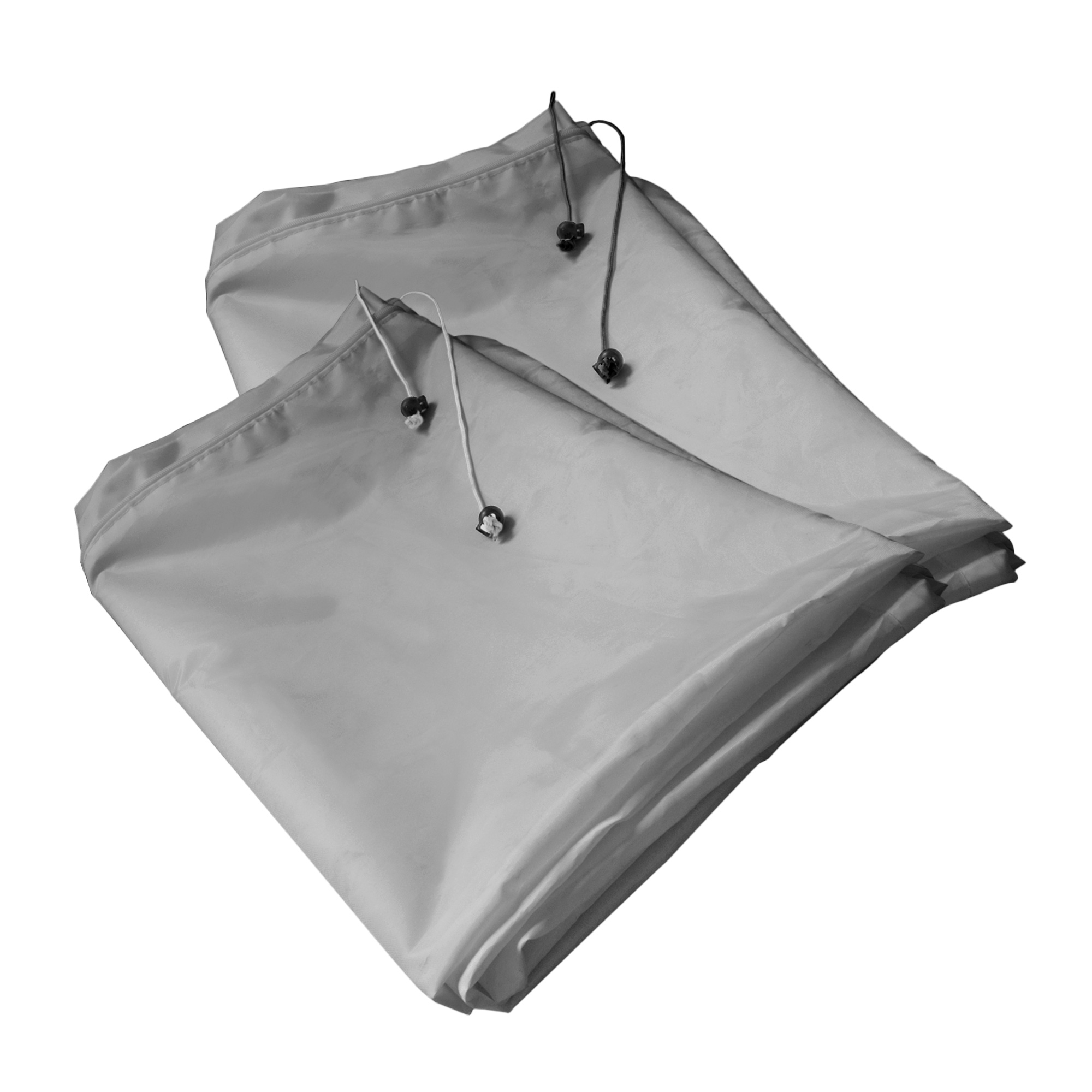 Zwei gefaltete Planen mit Kordelzug und Befestigungselementen