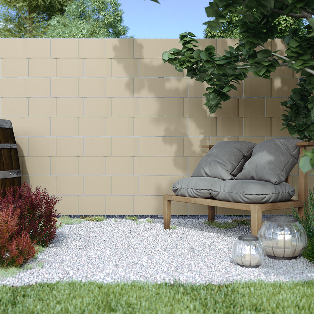 slider_image_b33a063746df4b688cb5db25099a45d0 Sichtschutzstreifen aus PVC in einem Garten mit Sitzbereich und Pflanzen