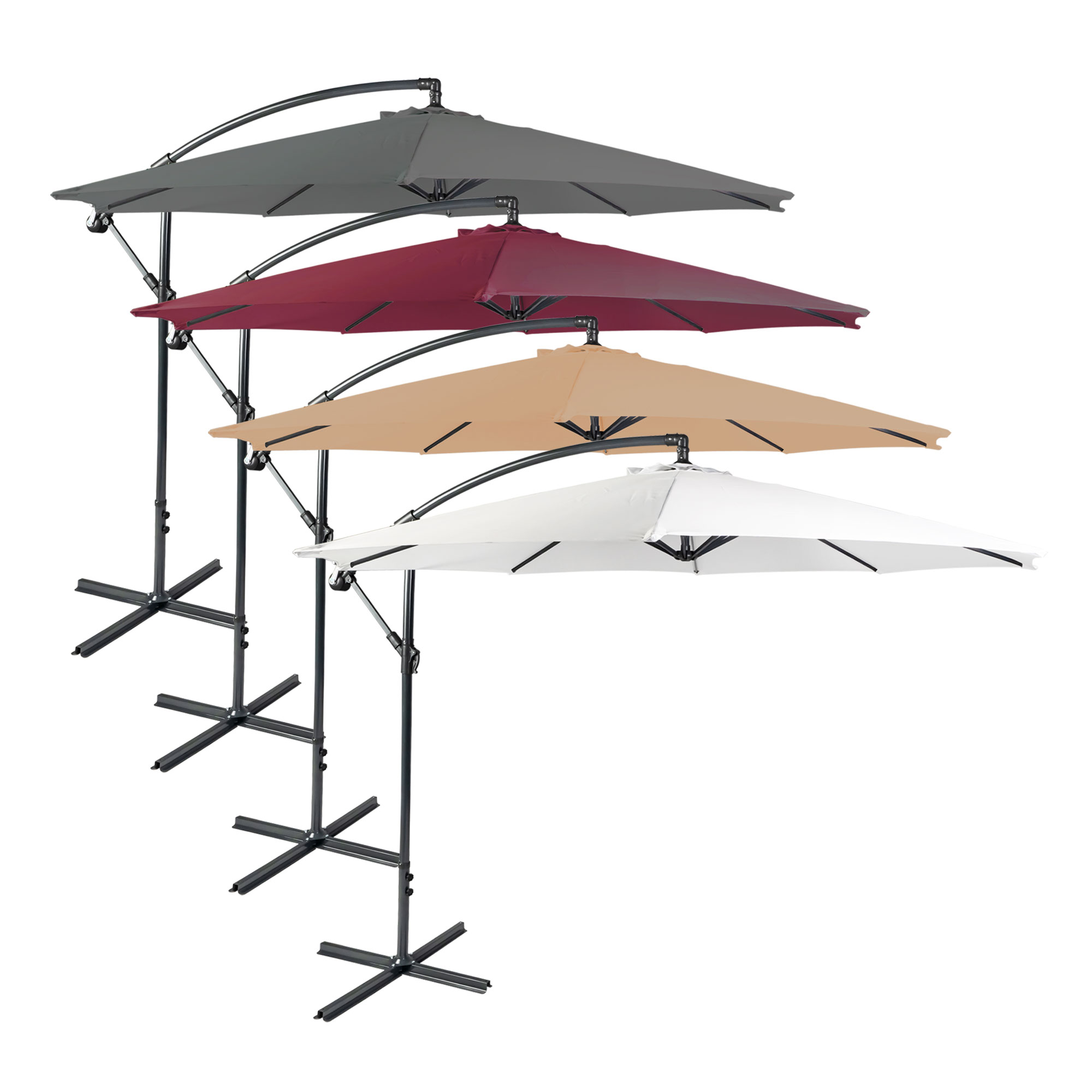 Vier freistehende Ampelschirme in verschiedenen Neigungen und Ausrichtungen