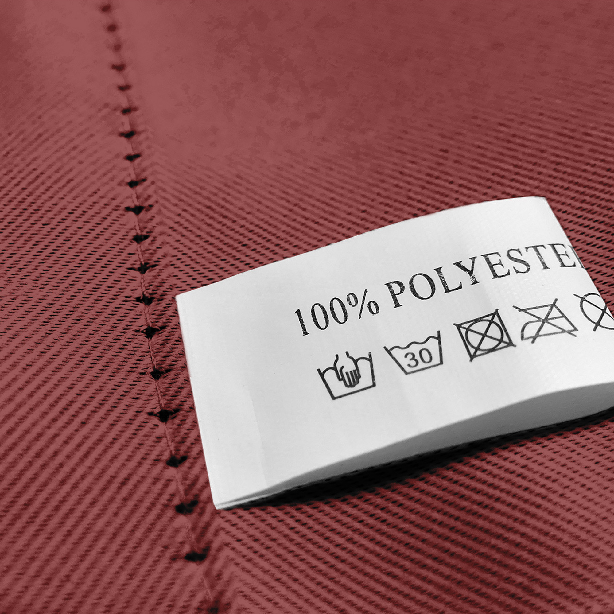 Etikett auf Vorhang mit Pflegehinweisen und Materialangabe aus Polyester