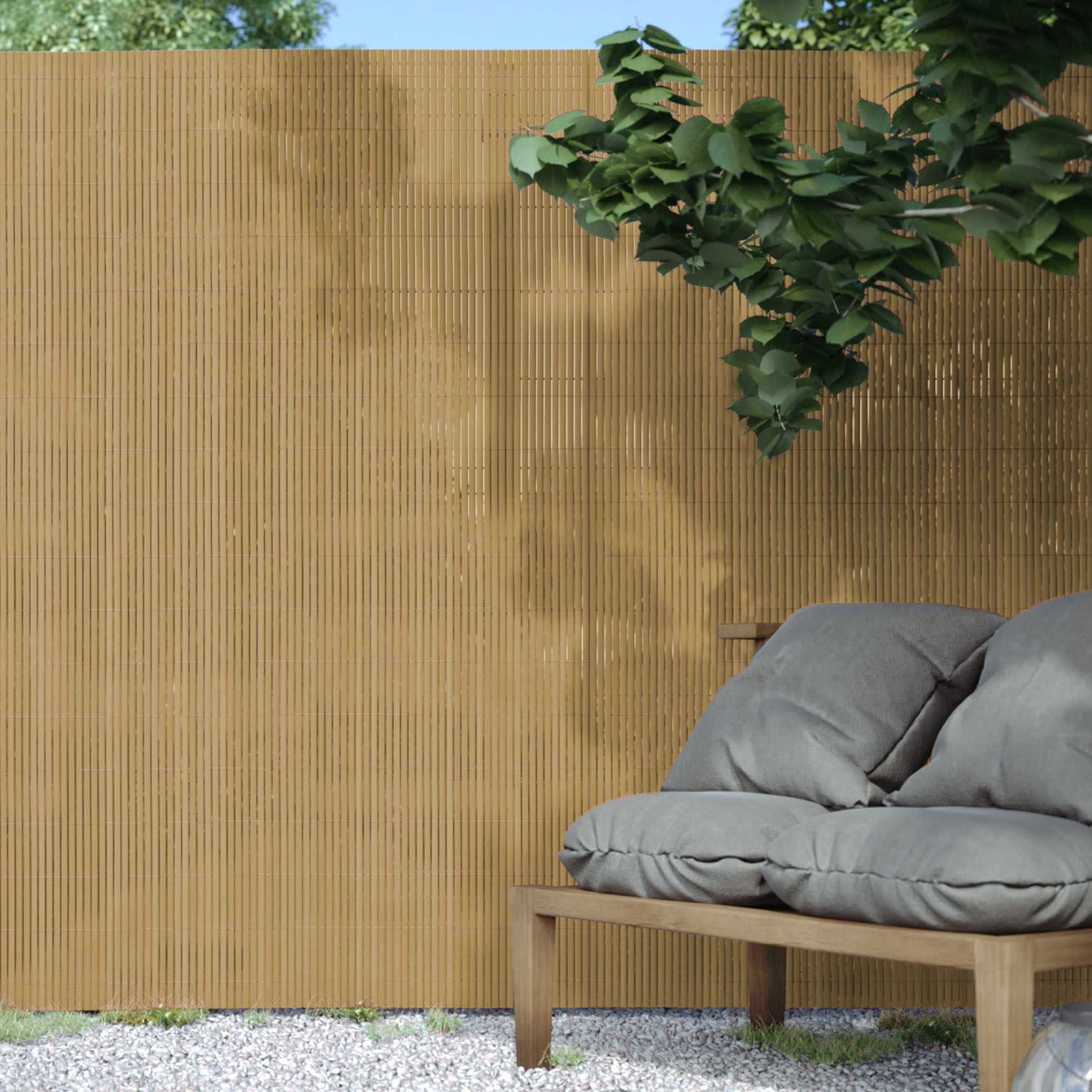 slider_image_f8c2b37e0d6947a8992728a919112ec3 PVC Sichtschutzmatte im Garten hinter einem Sofa aus Holz mit Kissen