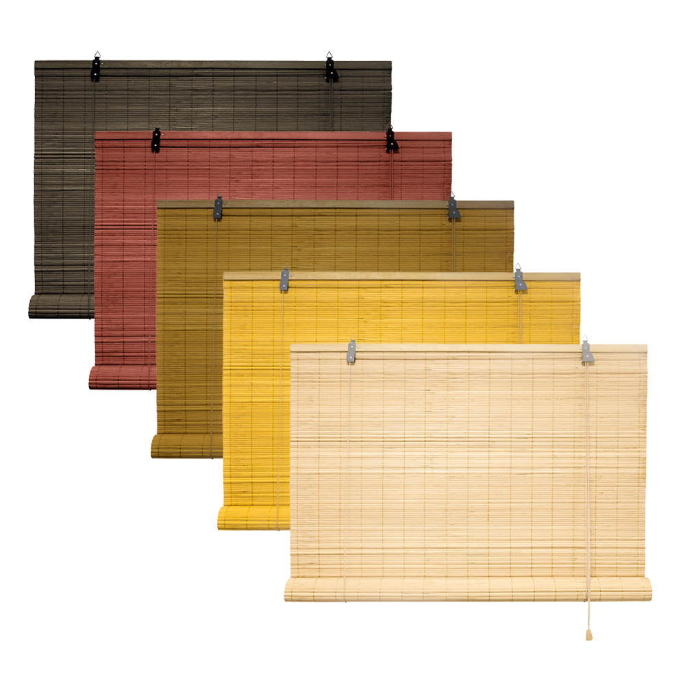 Mehrere Bambusrollos in verschiedenen Ausführungen, nebeneinander angeordnet