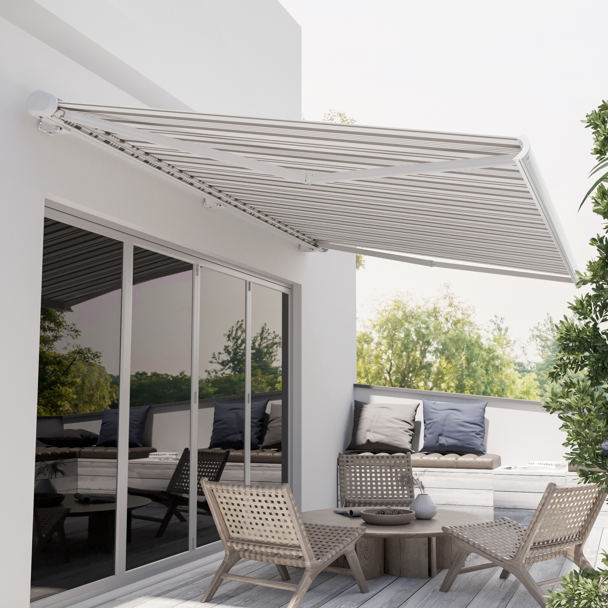 slider_image_0192906108eb7da6bedf9ff22f219490 Kassettenmarkise an Hauswand über Terrasse mit Sitzmöbeln und Pflanzen