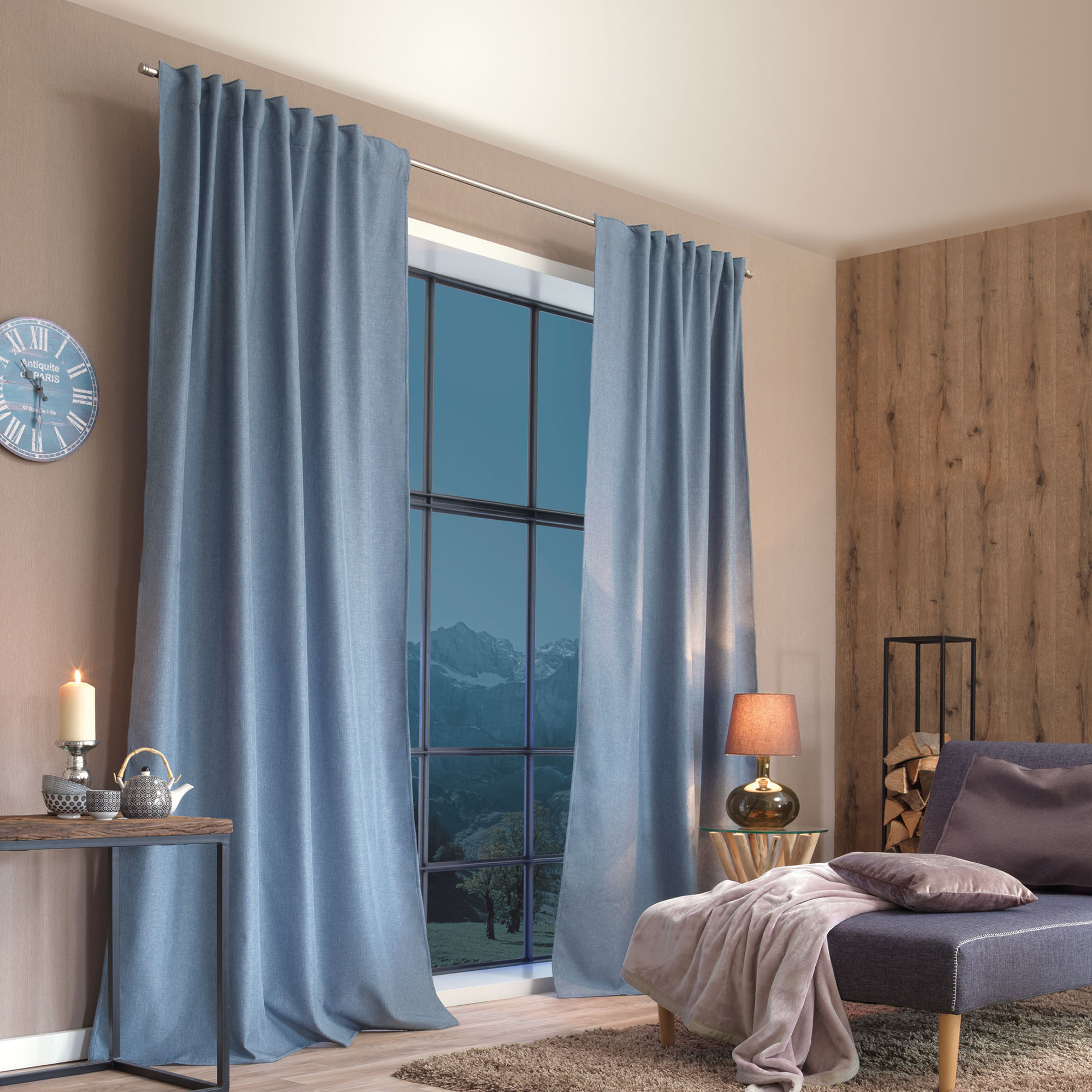 slider_image_01922923795a756681fe7c967762e7d2 Thermo-Vorhang mit Kombiband an Fenster in gemütlichem Raum mit Sofa und Tisch