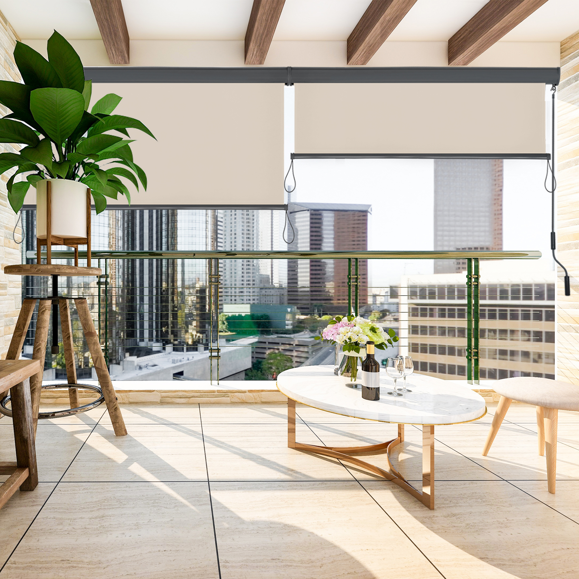 Zwei Fenster mit Außenrollos und Blumenkästen
