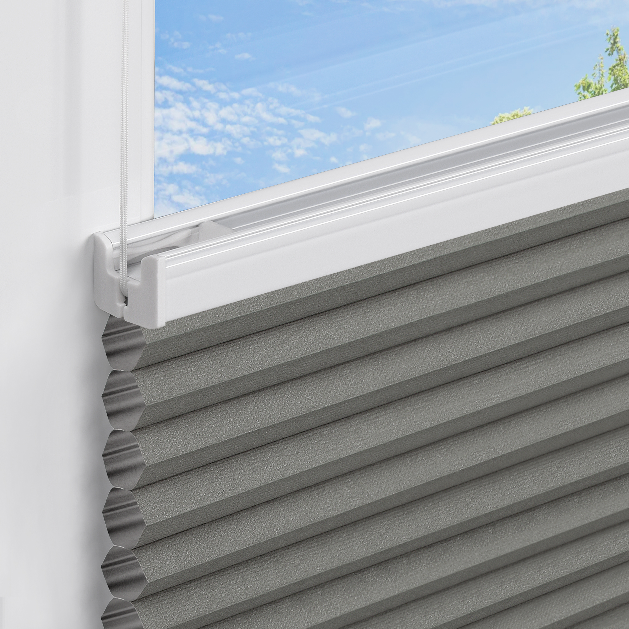 Wabenplissee am Fenster zur Lichtregulierung und Sichtschutz