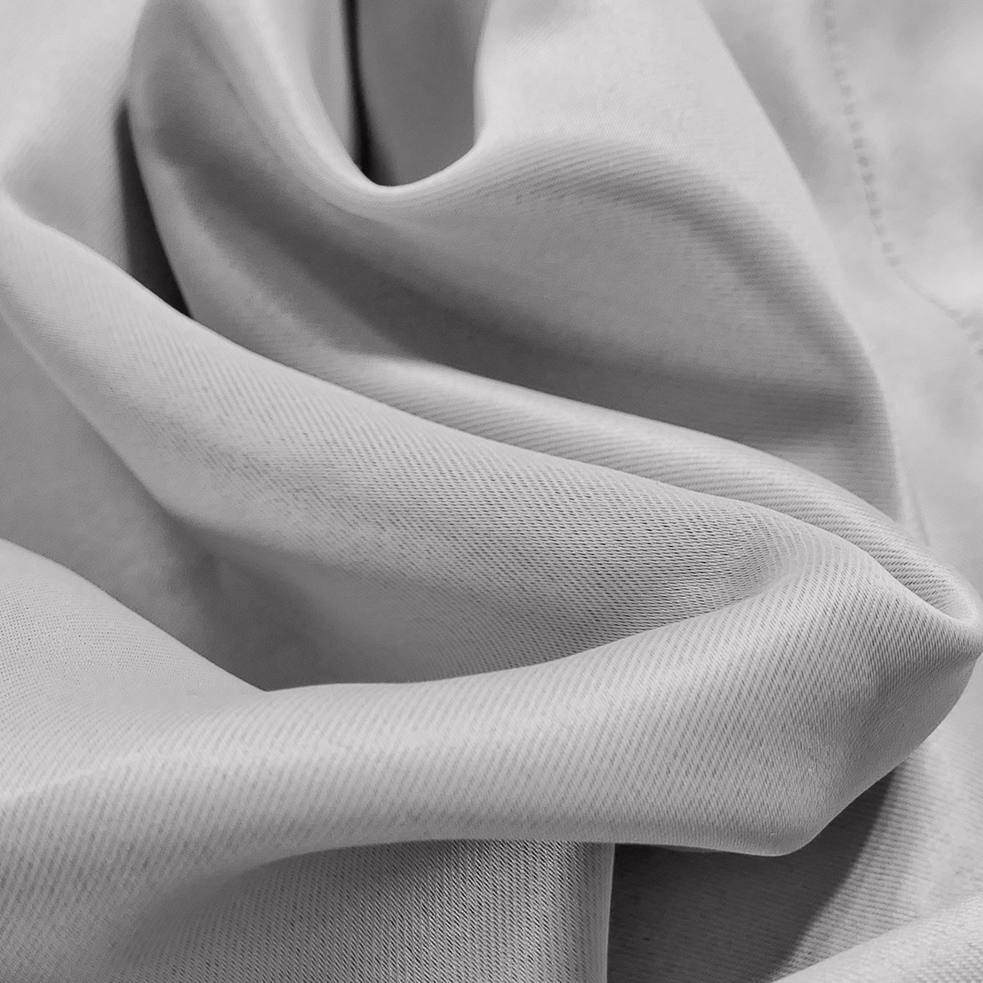 Faltiger Vorhangstoff mit Kräuselband für dekorative Fensterdekoration