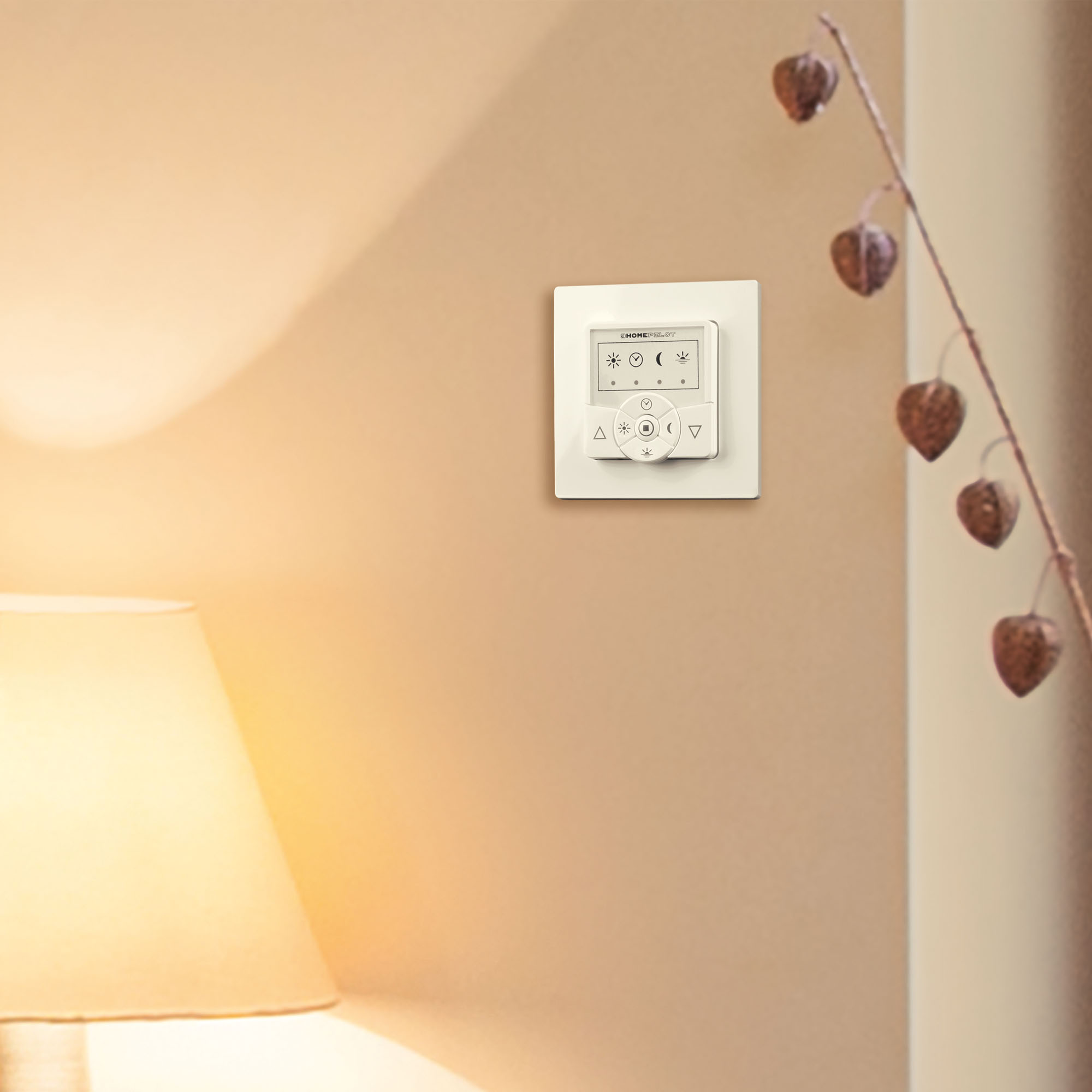 Zeitschaltuhr an der Wand mit Tasten und Symbolen zur Steuerung von Geräten