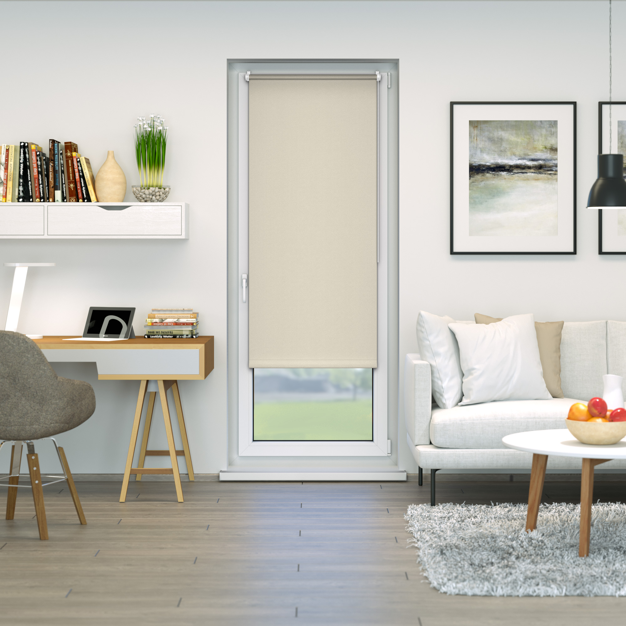 Verdunkelungsrollo an Fenster in modernem Wohnzimmer mit Sofa, Tisch und Schreibtisch