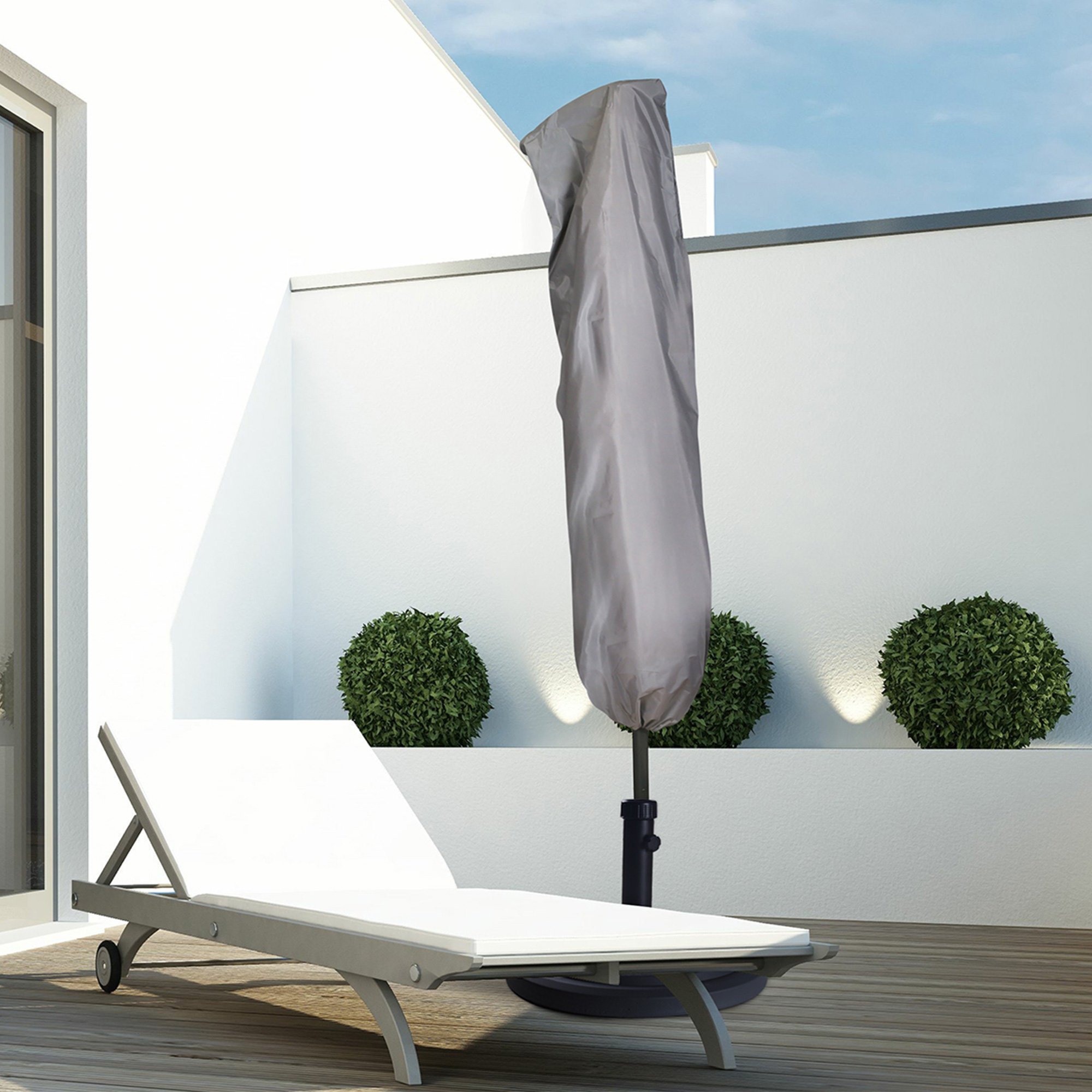 slider_image_01920aaacf1d7157b861789777f253c6 Sonnenschirm mit Schutzhülle auf Terrasse neben Liegestuhl und Pflanzen