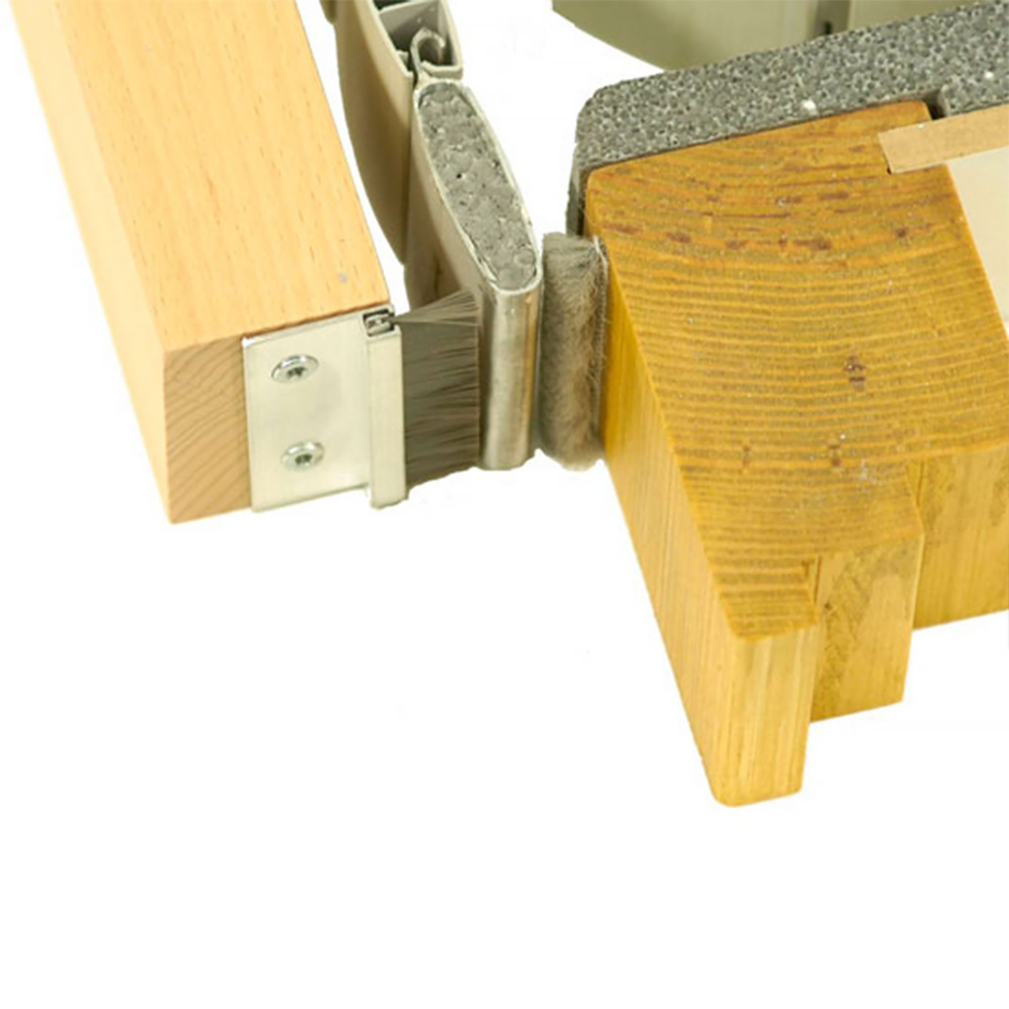 slider_image_0192aec05bad74e3b6ccb9c0d4f89217 Selbstklebende Bürstendichtung an Holztürrahmen zur Abdichtung und Schutz vor Zugluft