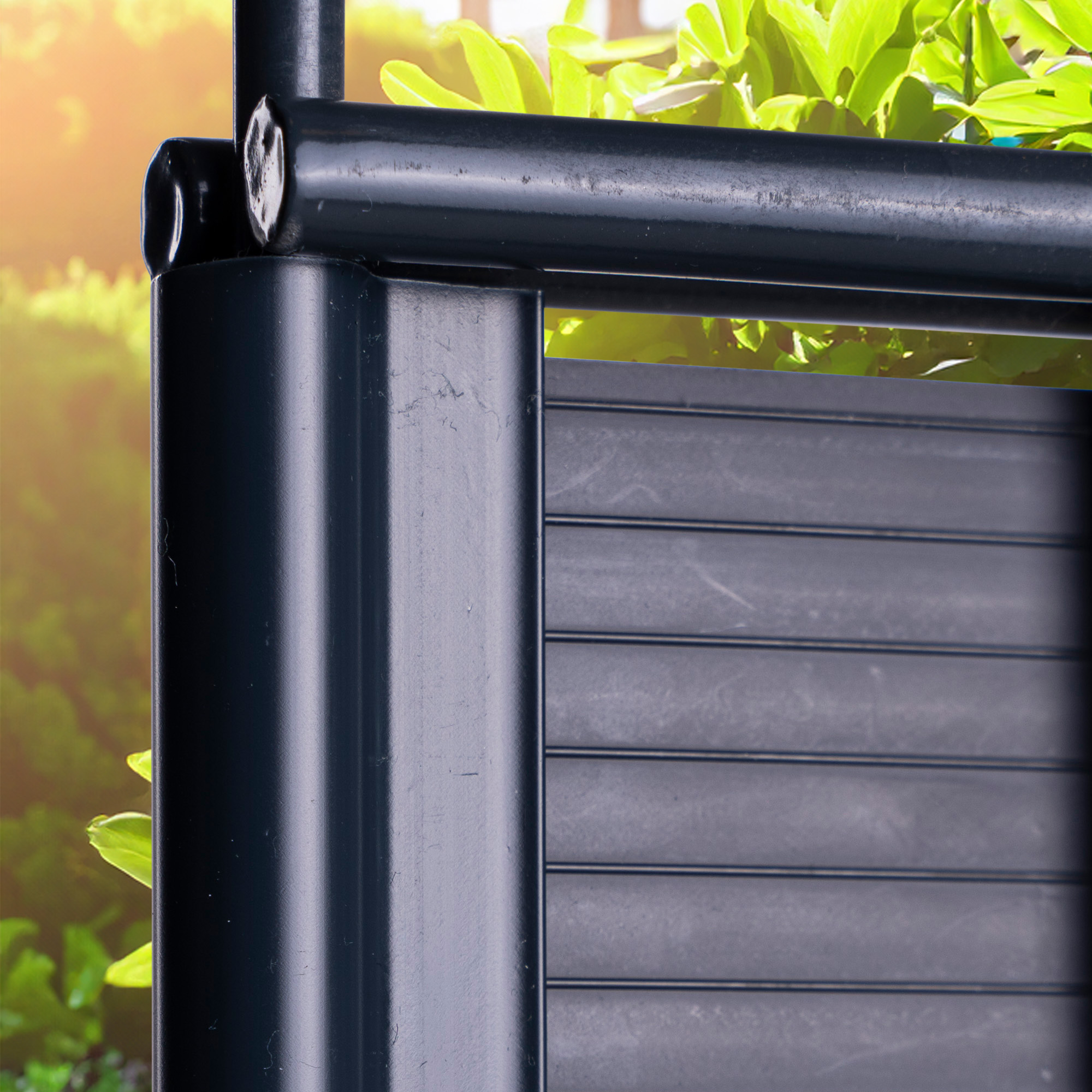 slider_image_019514848a6274cf854219ef882ab784 Befestigungsclips für PVC Sichtschutzstreifen an einem Zaun mit Detailansichten der Clips