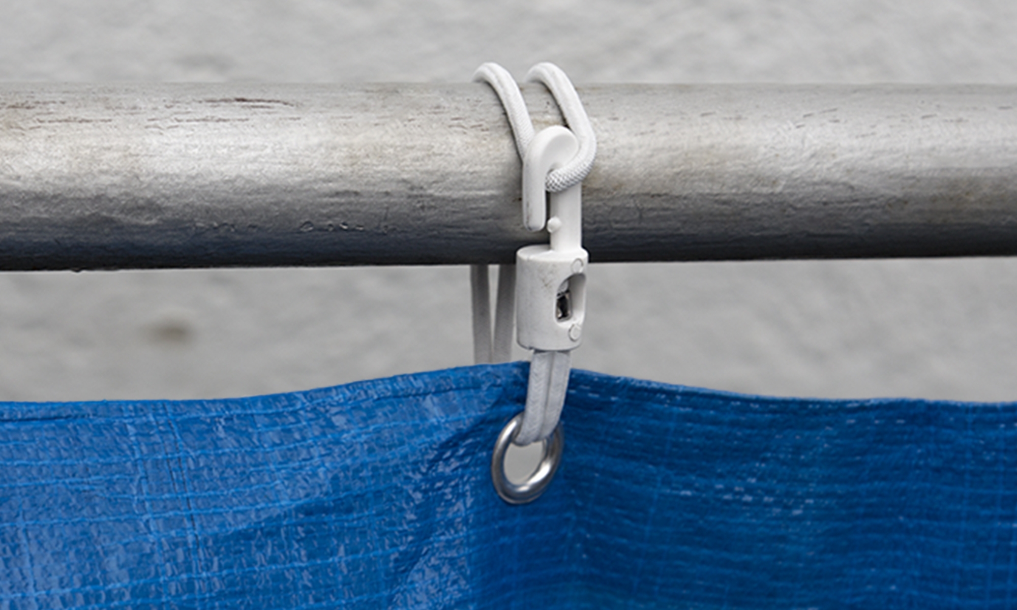 slider_image_12dae6908a1045718bae90d886b7f35c Expander mit Spiralhaken befestigt Plane an Rohr