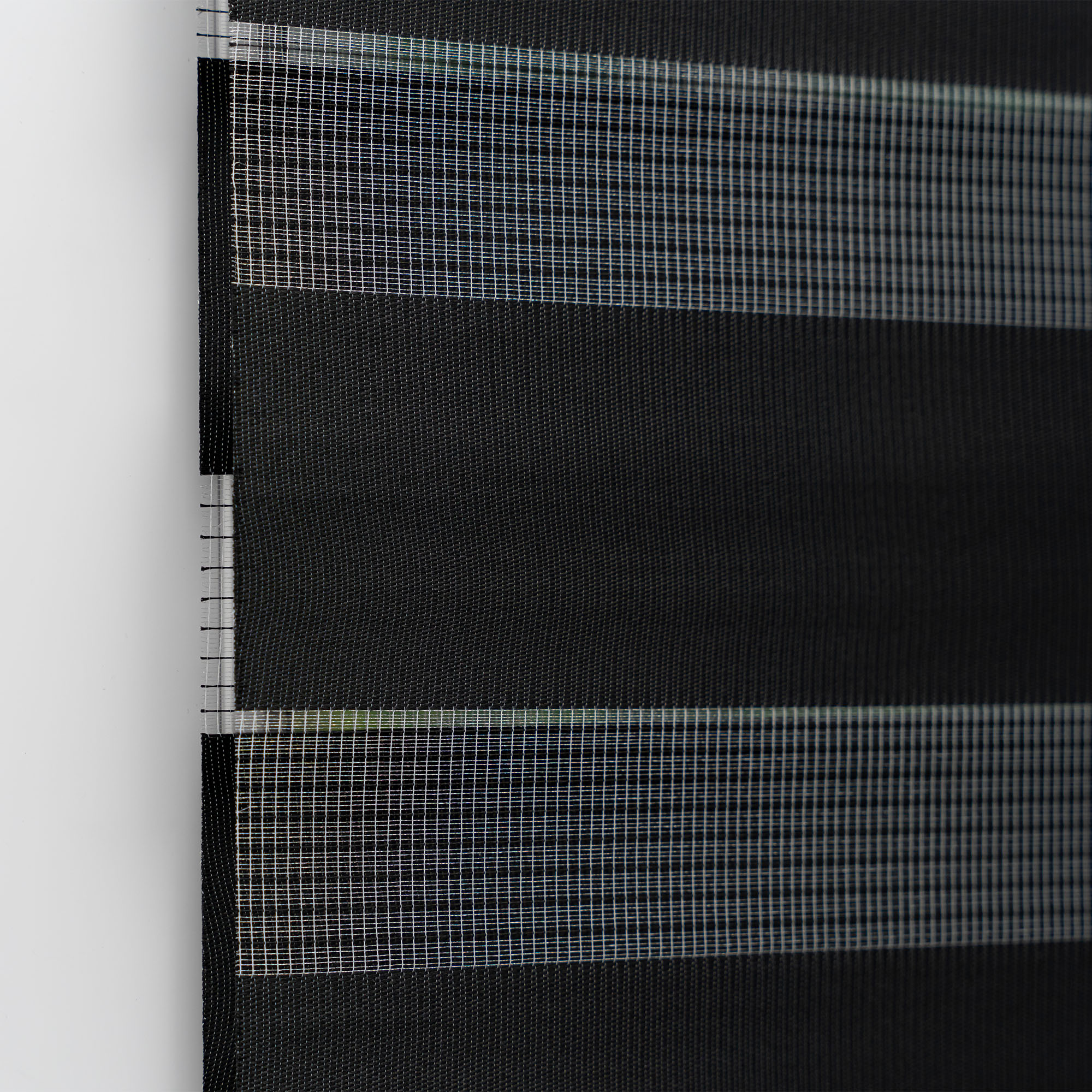 slider_image_7461a1cf0c65445c8dbeb1061f3c9c07 Klemmfix Doppelrollo mit abwechselnden transparenten und blickdichten Streifen