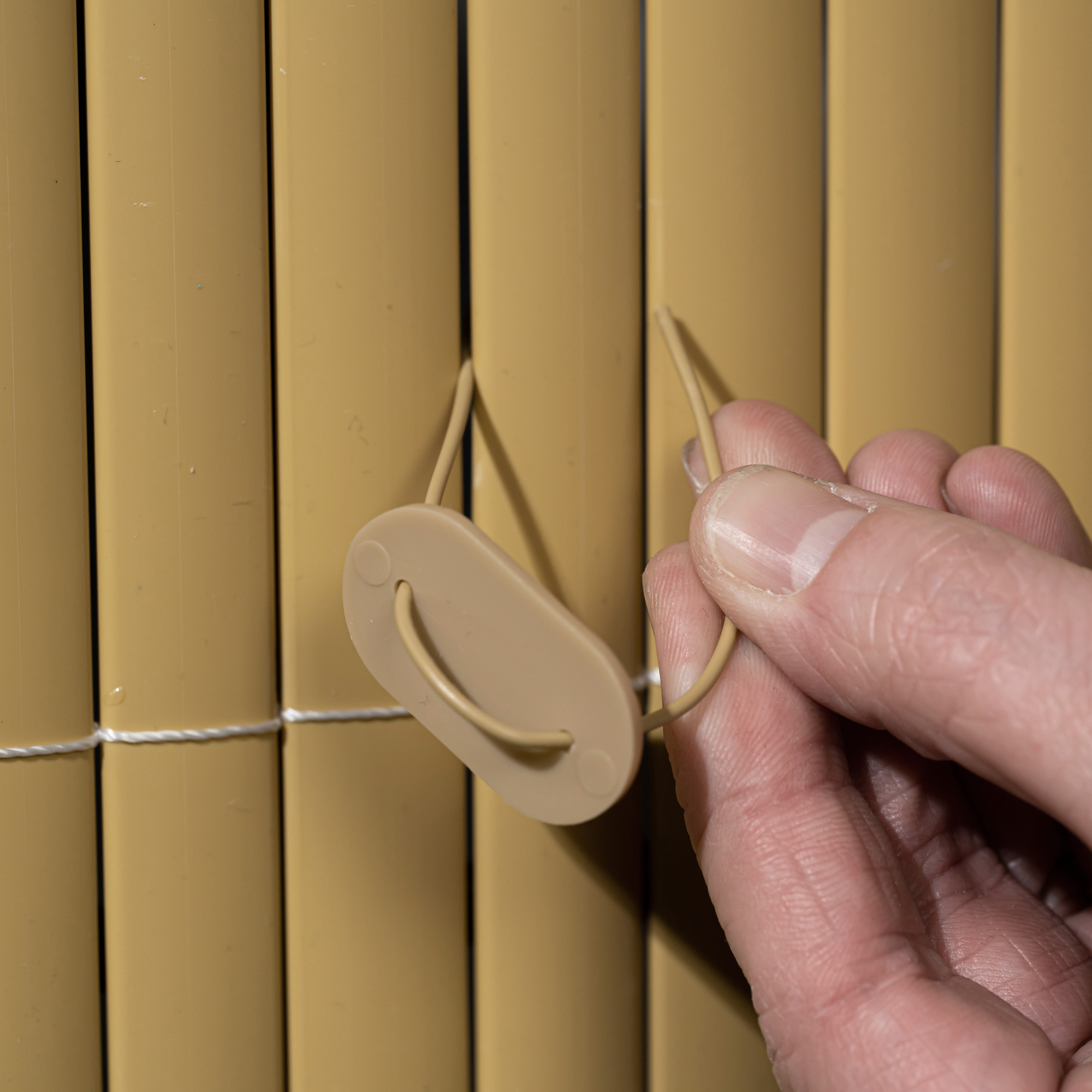 slider_image_0195f0b0237f7e5e9ac0952160c786cc Hand befestigt Sichtschutzmatte mit Befestigungskit