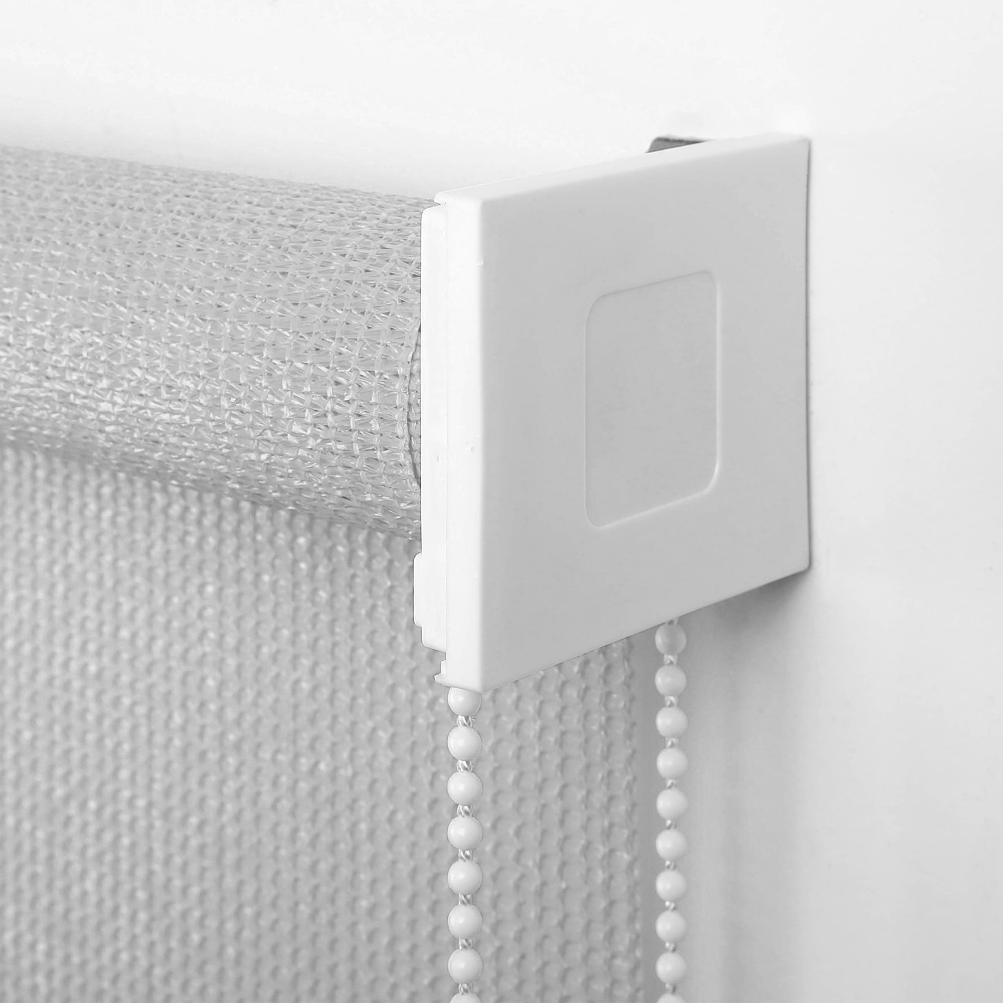 slider_image_b6c1a8b1779d4cf6a20e6ce84a441eec Freihängende Senkrechtmarkise mit Kettenzug an der Wand montiert