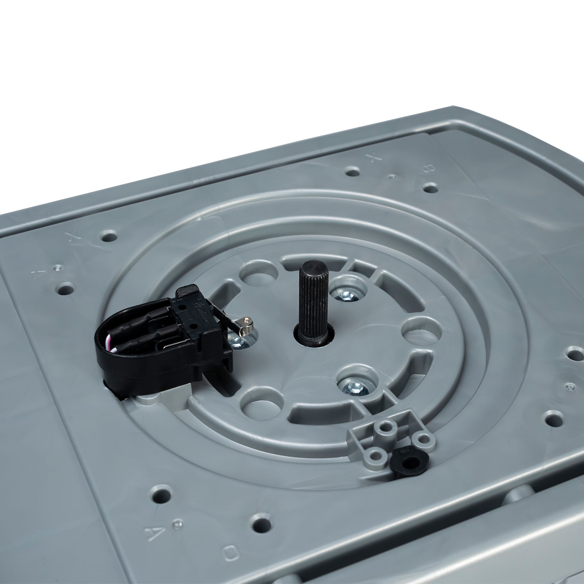 slider_image_0192bdb2fed97e7ca6c5ca6920c691e1 Nahaufnahme eines Garagentorantriebs mit sichtbaren Schrauben und Kabeln