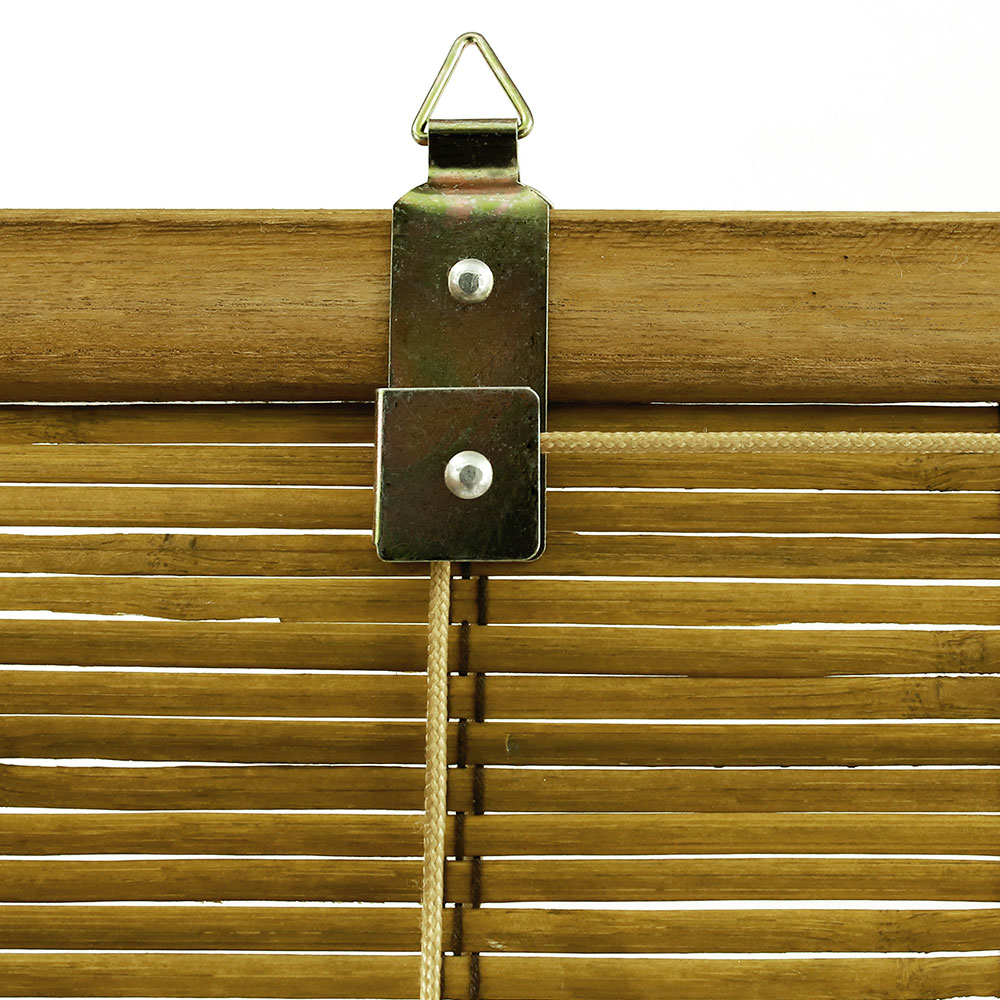 Bambusrollo mit Metallhalterung und Zugseil zur Befestigung und Bedienung