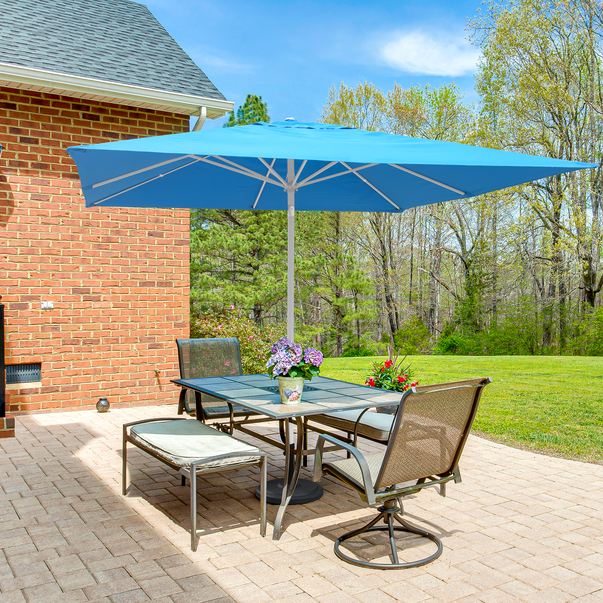 slider_image_0195f09bd13f720bbe8afe737b152631 Terrasse mit Tisch, Stühlen und Sonnenschirm auf Schirmständer
