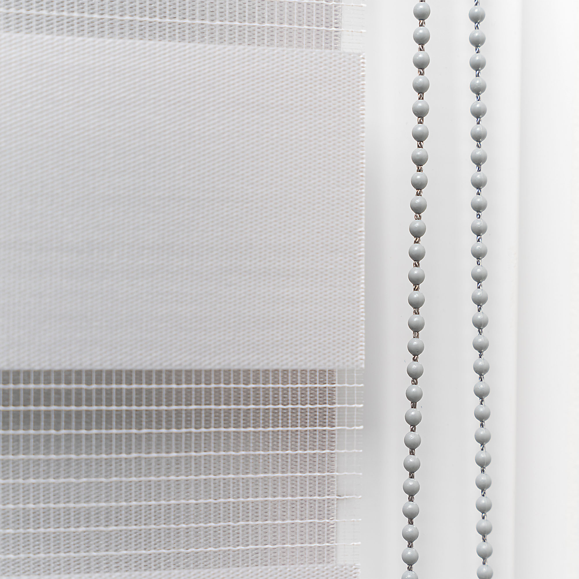 slider_image_5720528d9df44417856a57c531daa9e0 Vertikale Jalousie mit Kettenzug, halbtransparentes Material, Detailansicht