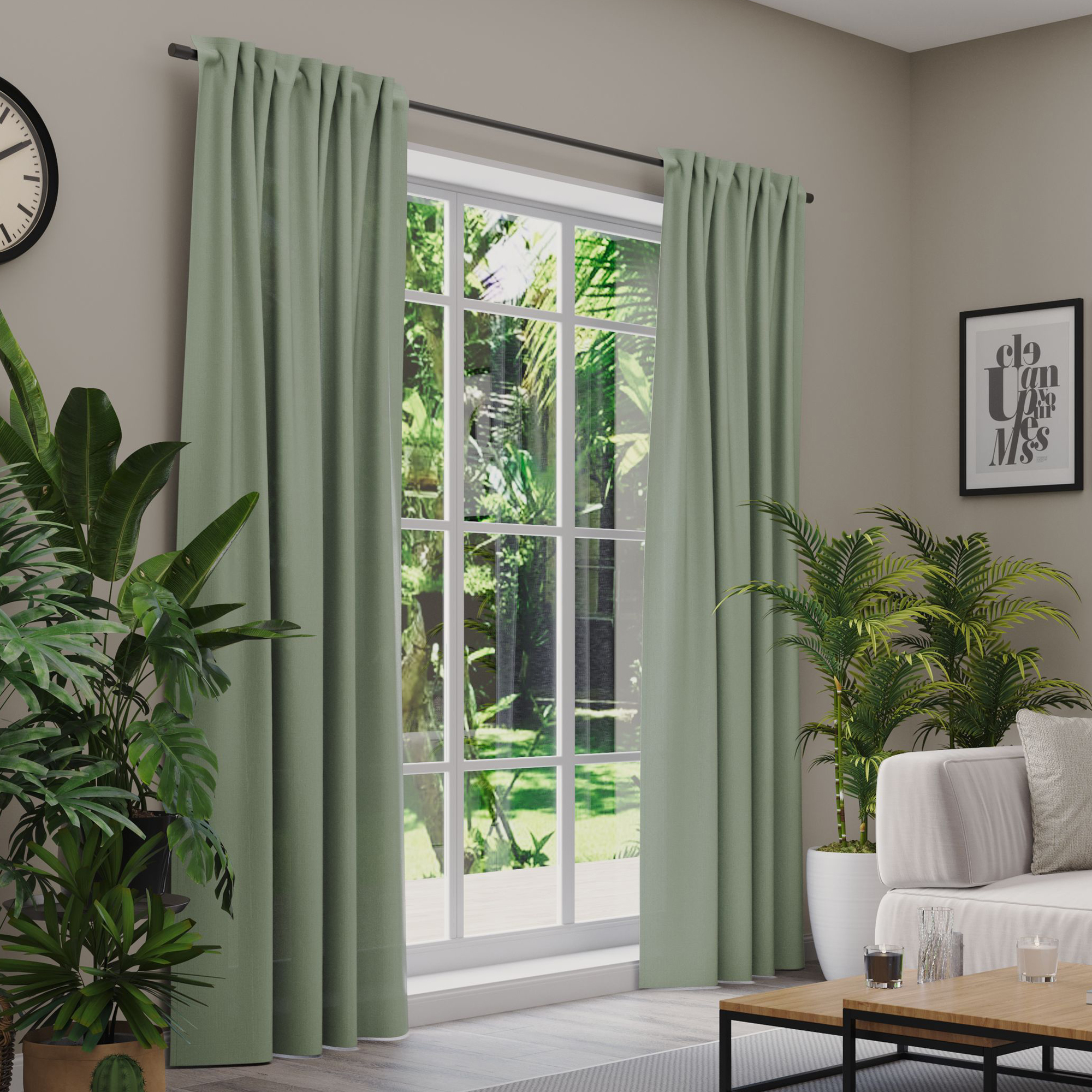 Gardinen an einem Fenster in einem Wohnzimmer mit Pflanzen und Möbeln