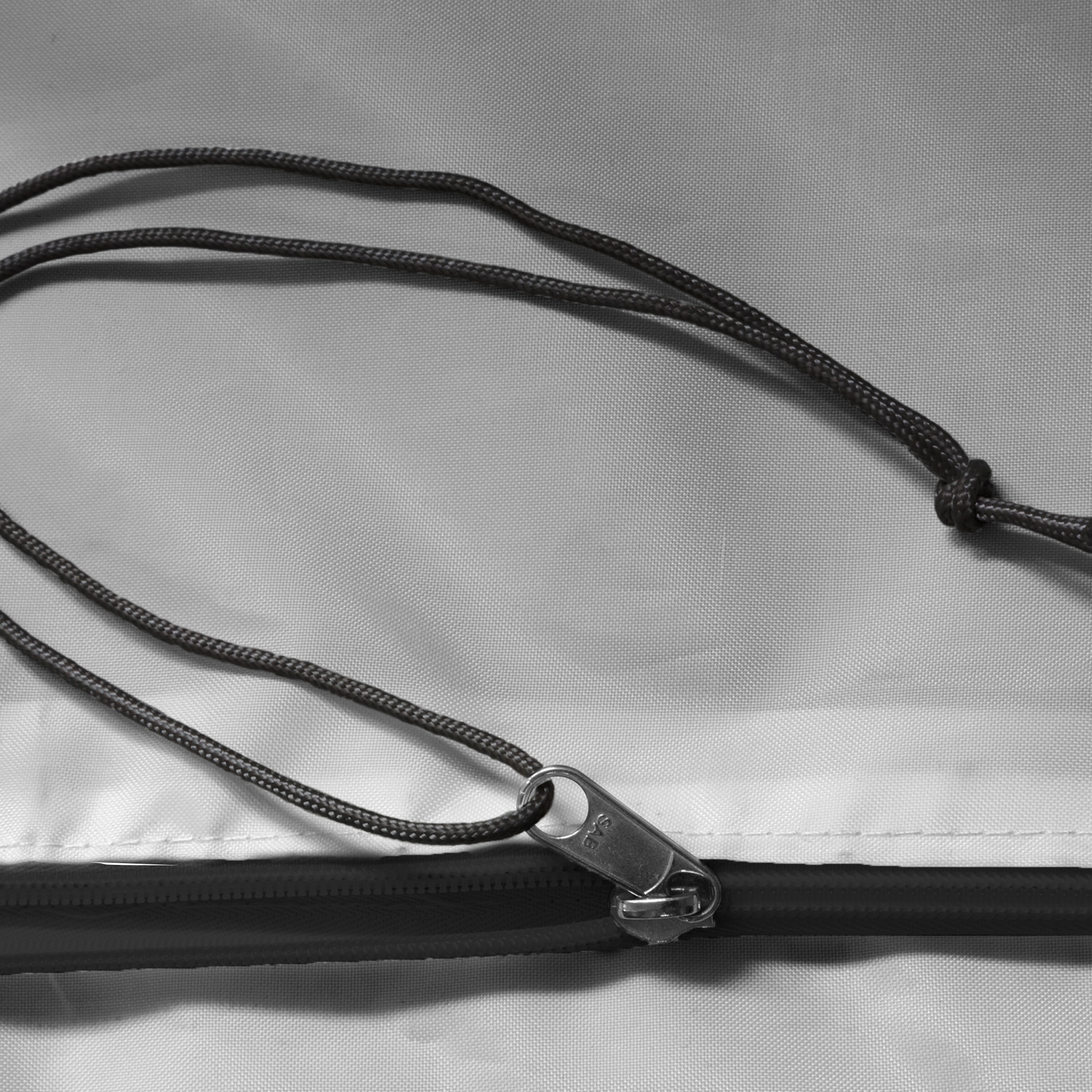 slider_image_01920aaacf1d7157b8617892619a1818 Reißverschluss und Kordel einer Schutzhülle für Sonnenschirme