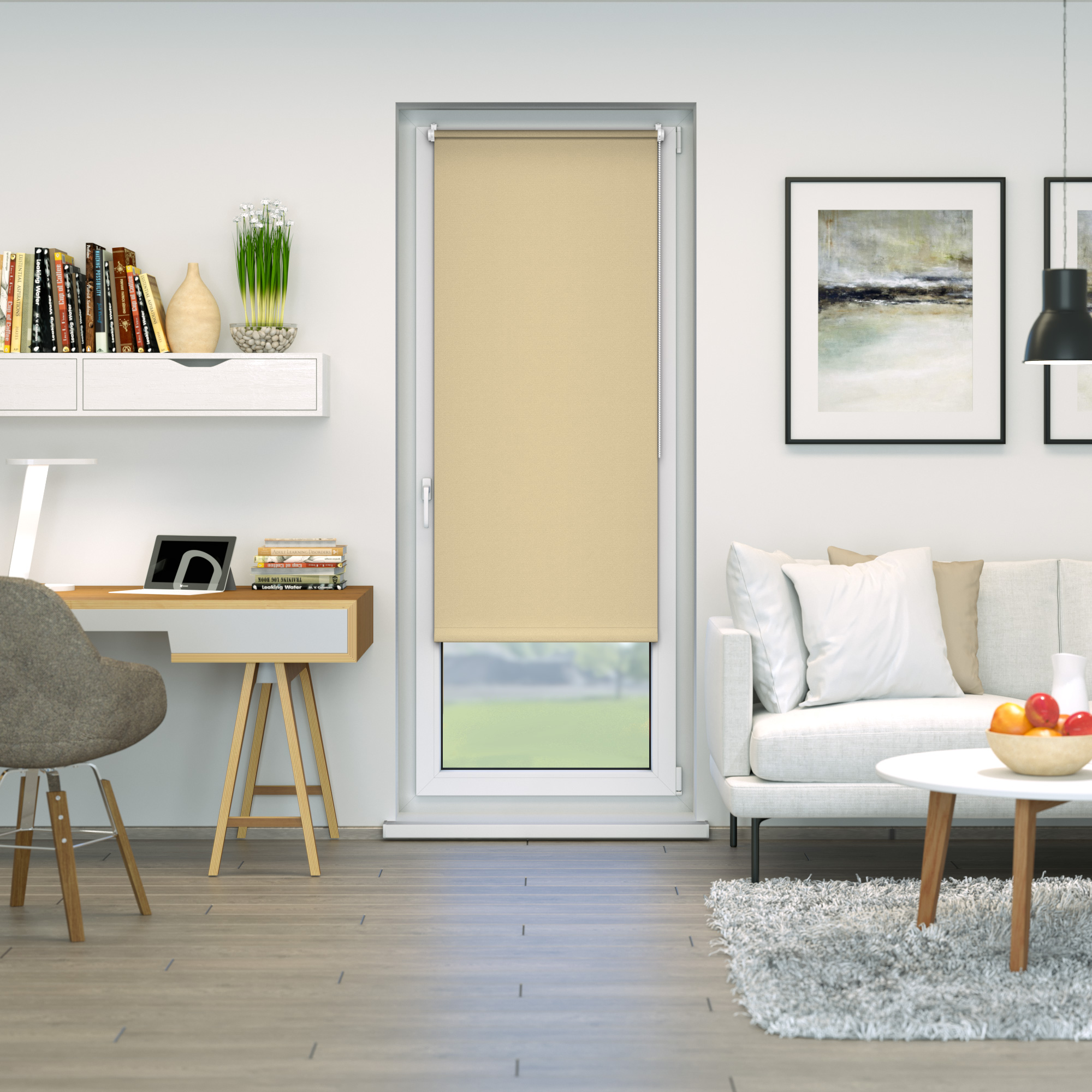 Verdunkelungsrollo an Fenster in modernem Wohnzimmer mit Sofa, Tisch und Schreibtisch