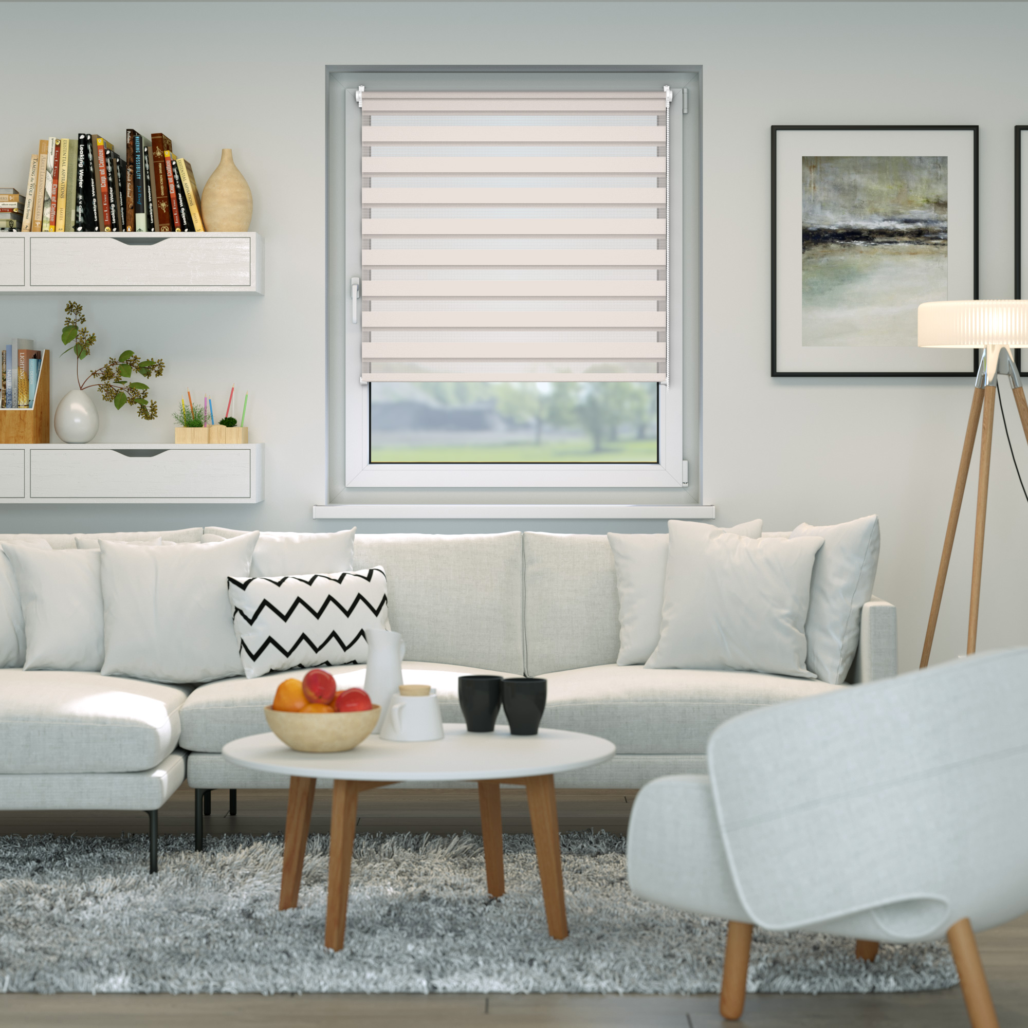 Fenster mit Zevra Doppelrollo in modernem Wohnzimmer, umgeben von Möbeln und Dekorationen
