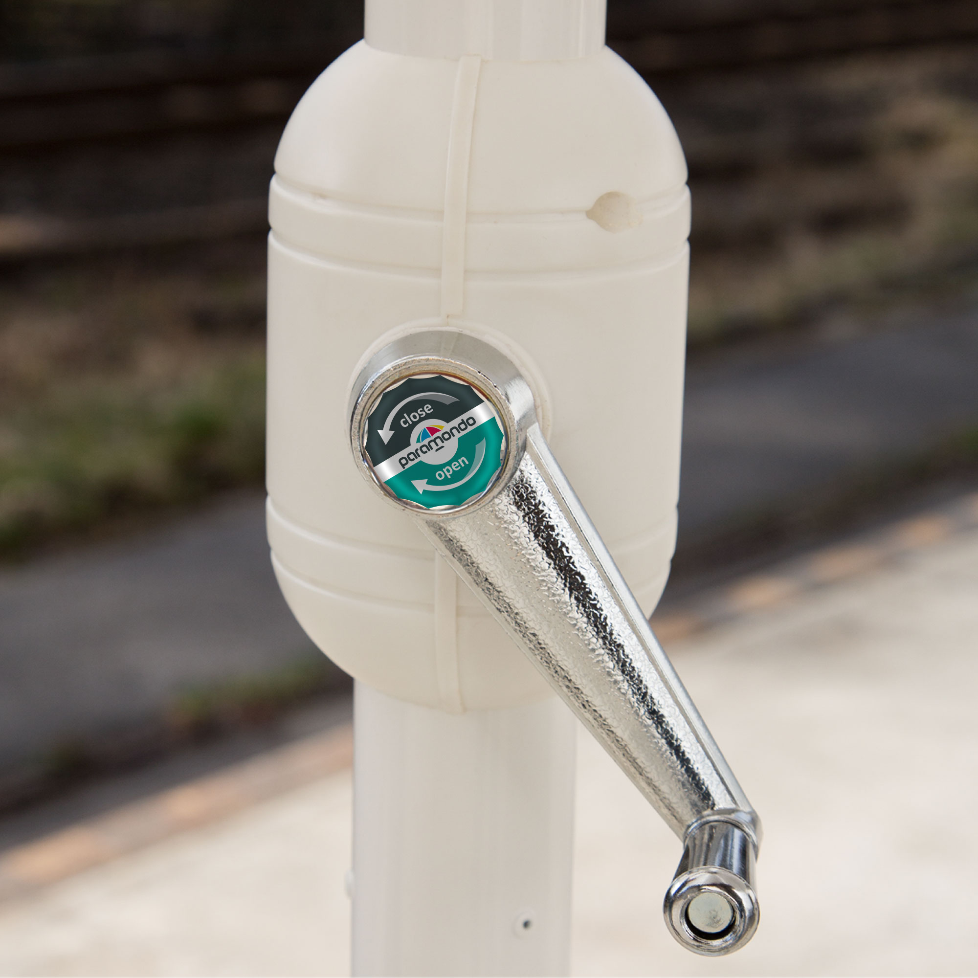 slider_image_c0374e19a995432e87e8e4fb6a878efe Kurbelmechanismus an einem Sonnenschirmmast zur Bedienung des Schirms