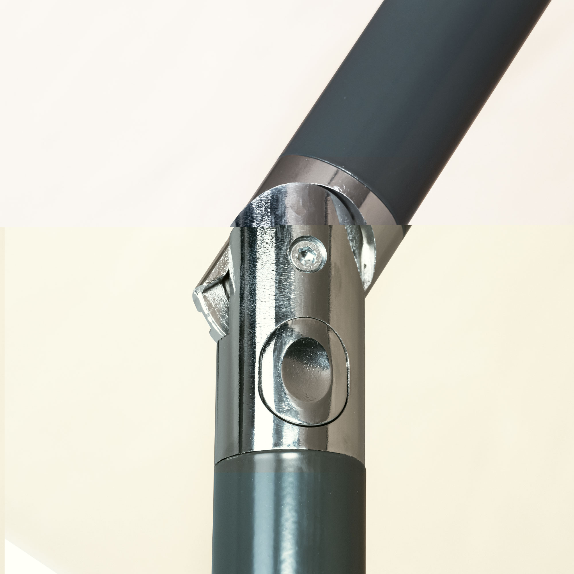 slider_image_cc27482ffef74b06ad16e65d67117435 Nahaufnahme eines knickbaren Sonnenschirmgelenks mit Metallverbindung