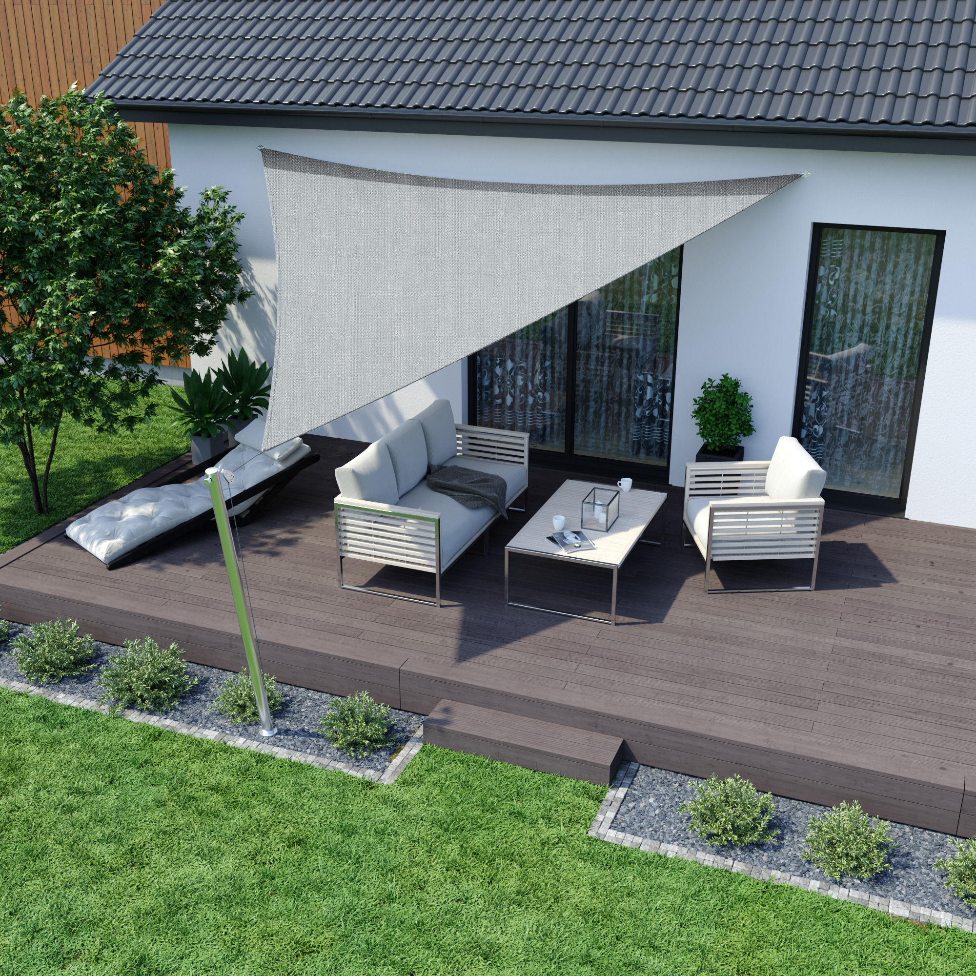Sonnensegel über Terrasse mit Sitzgruppe, bietet Schatten und Schutz, atmungsaktives Material