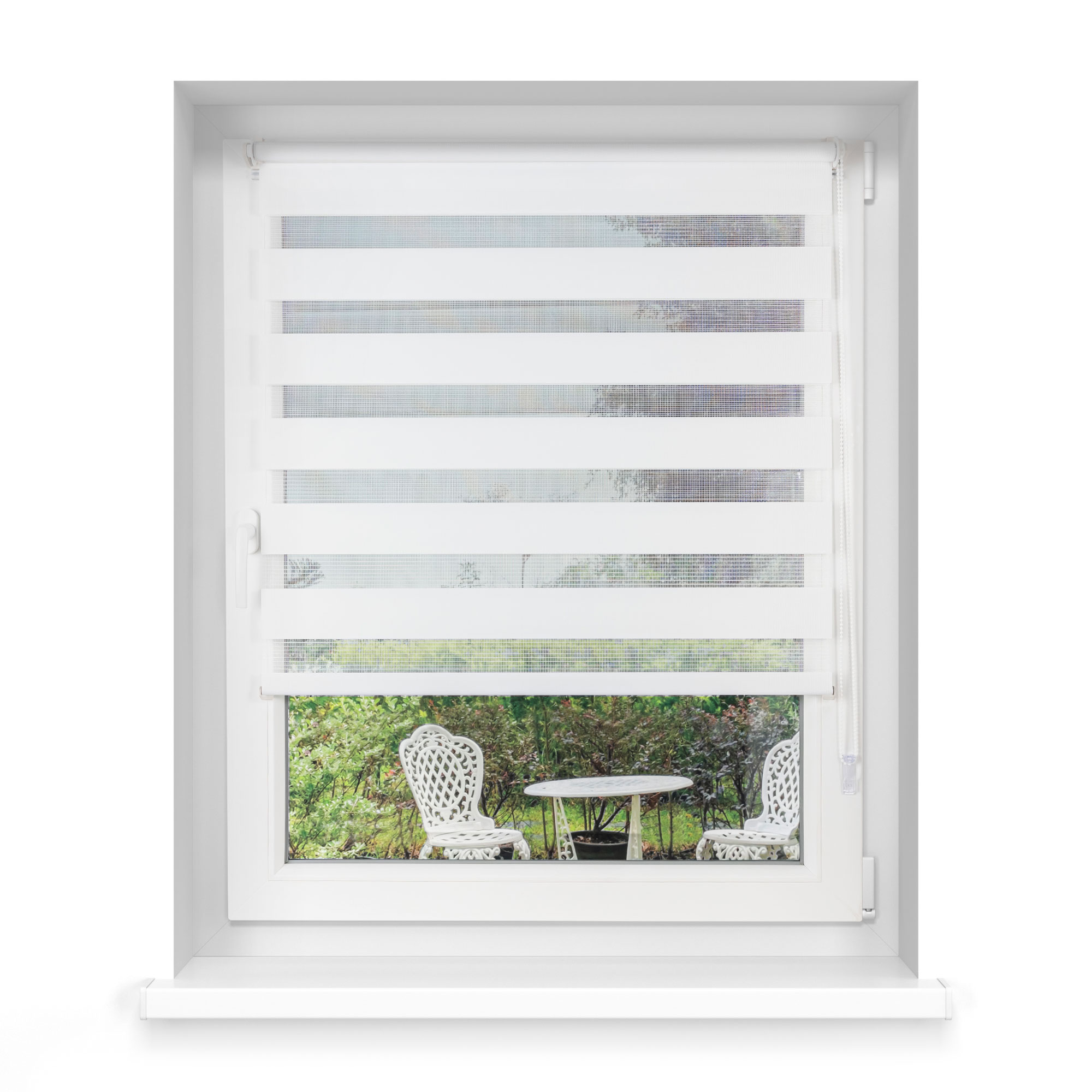 Klemmfix Doppelrollo an einem Fenster montiert, ermöglicht Lichtregulierung und Sichtschutz