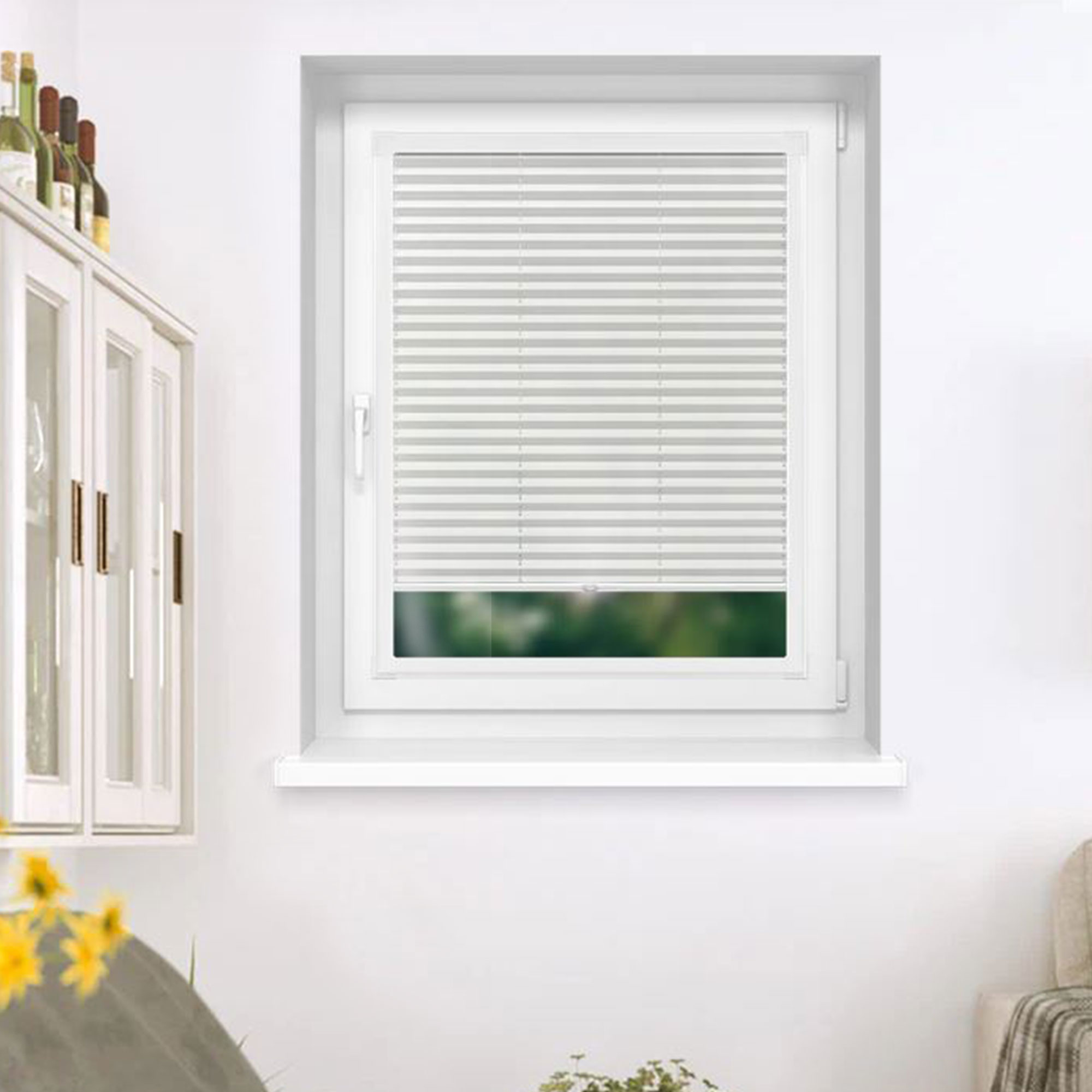 Fenster mit Jalousie und Klemmhalter für Perfect Fit Rahmen im Innenraum