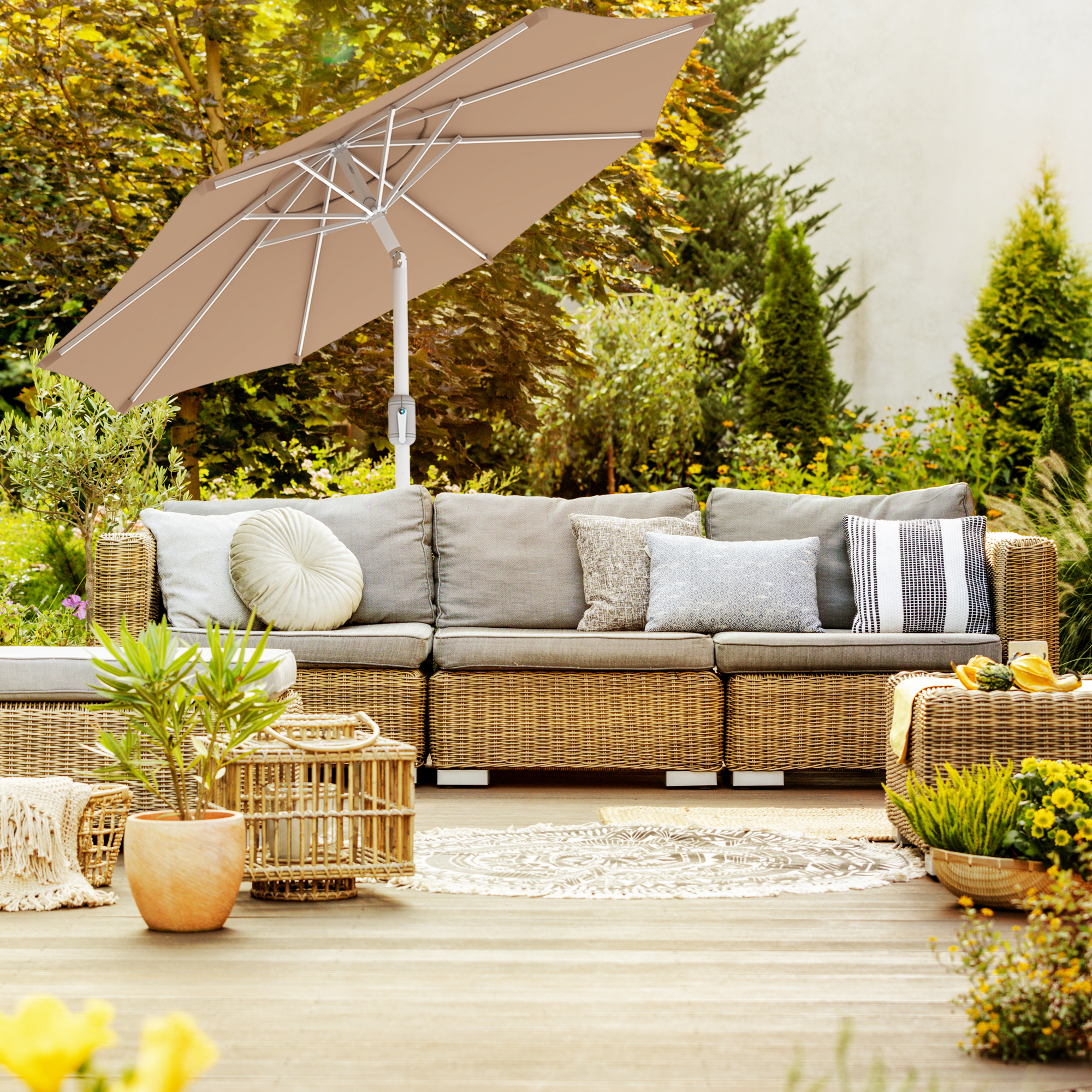 Gestell für Sonnenschirm mit mehreren Streben und einem separaten Stab