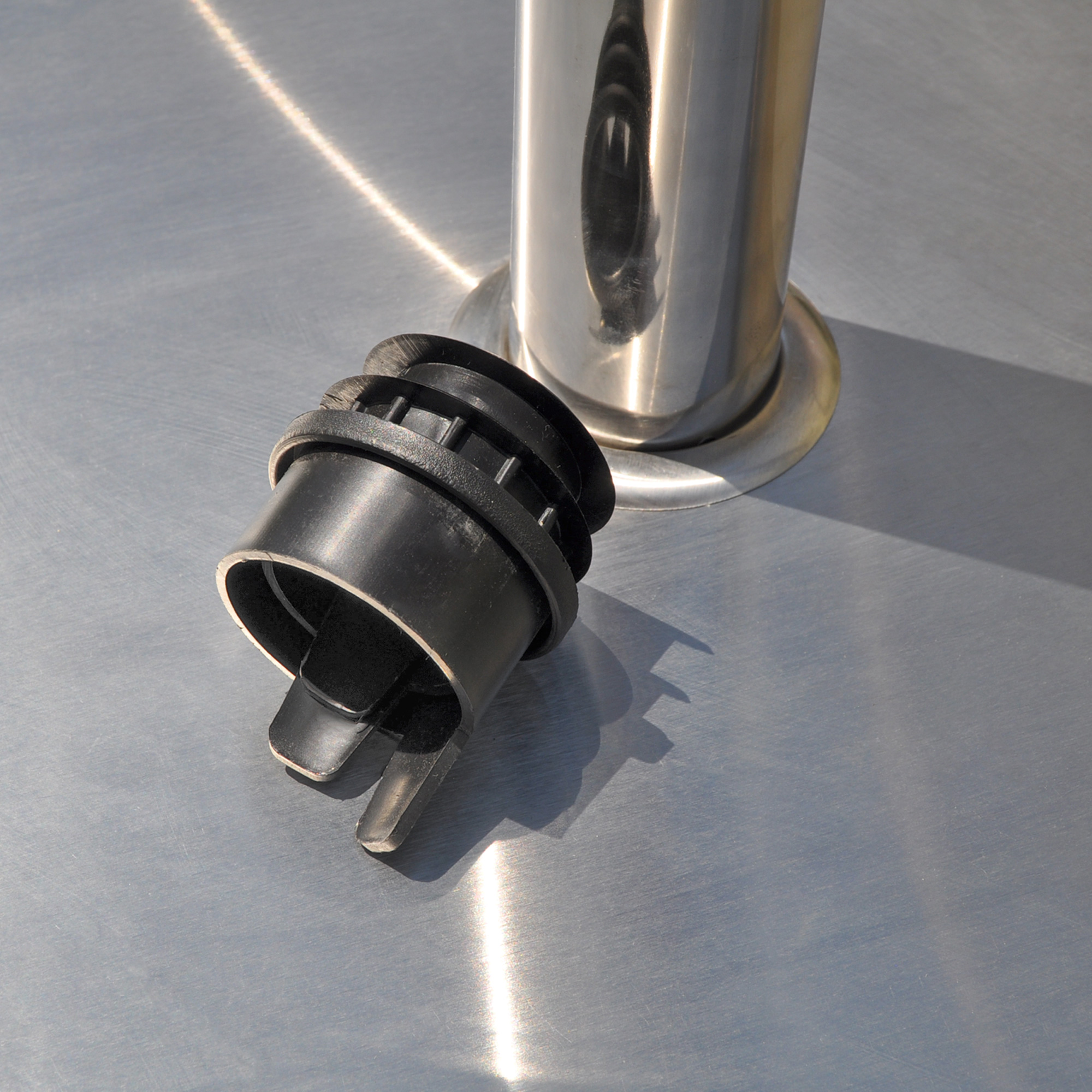 slider_image_0192347a5db37f7bbf6426654c23f5d8 Edelstahl Schirmständer mit abnehmbarem Einsatz für Sonnenschirme
