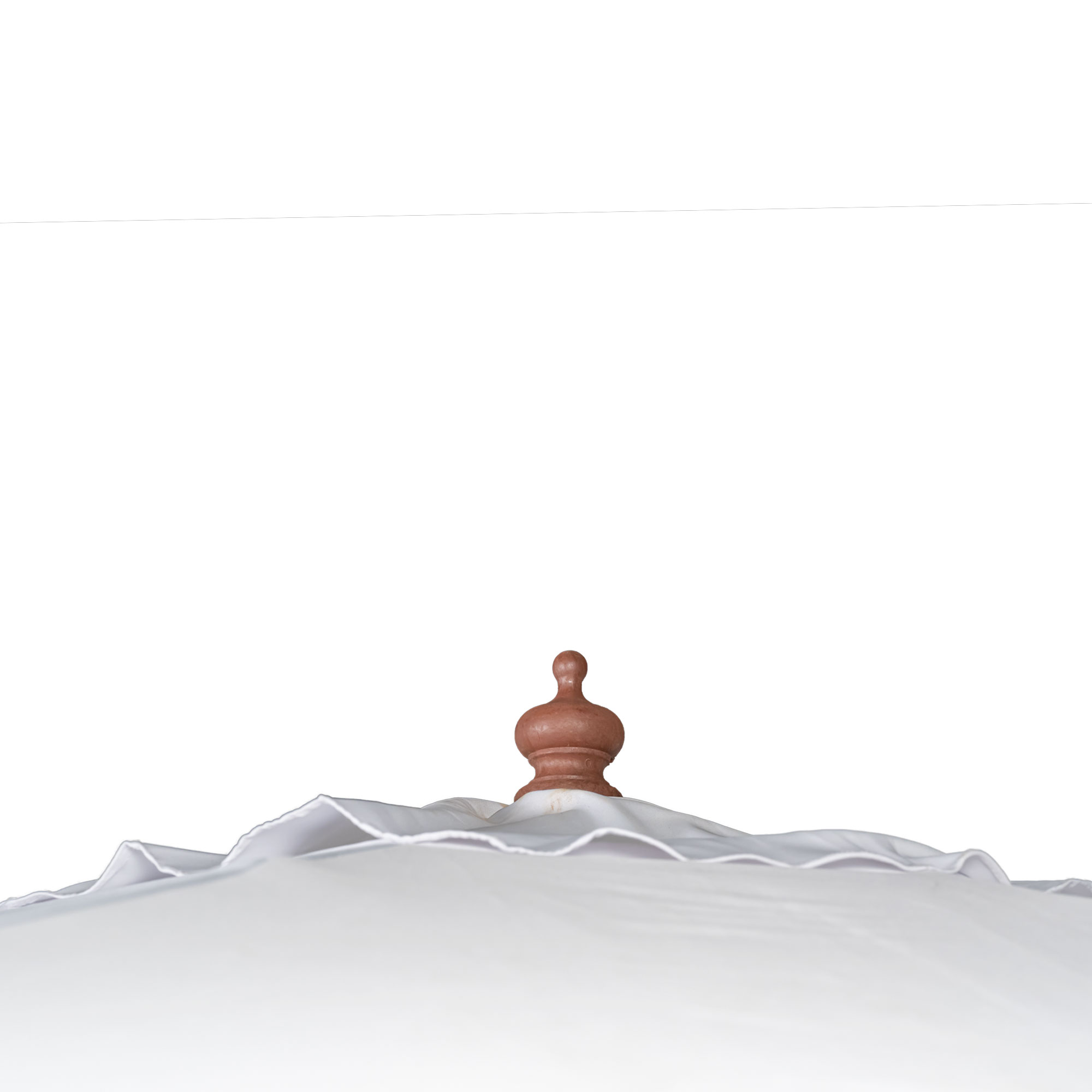 slider_image_726cd8ea43b1413db57d876d2ceb95f1 Knickbarer Holz-Sonnenschirm mit dekorativer Spitze, teilweise geöffnet