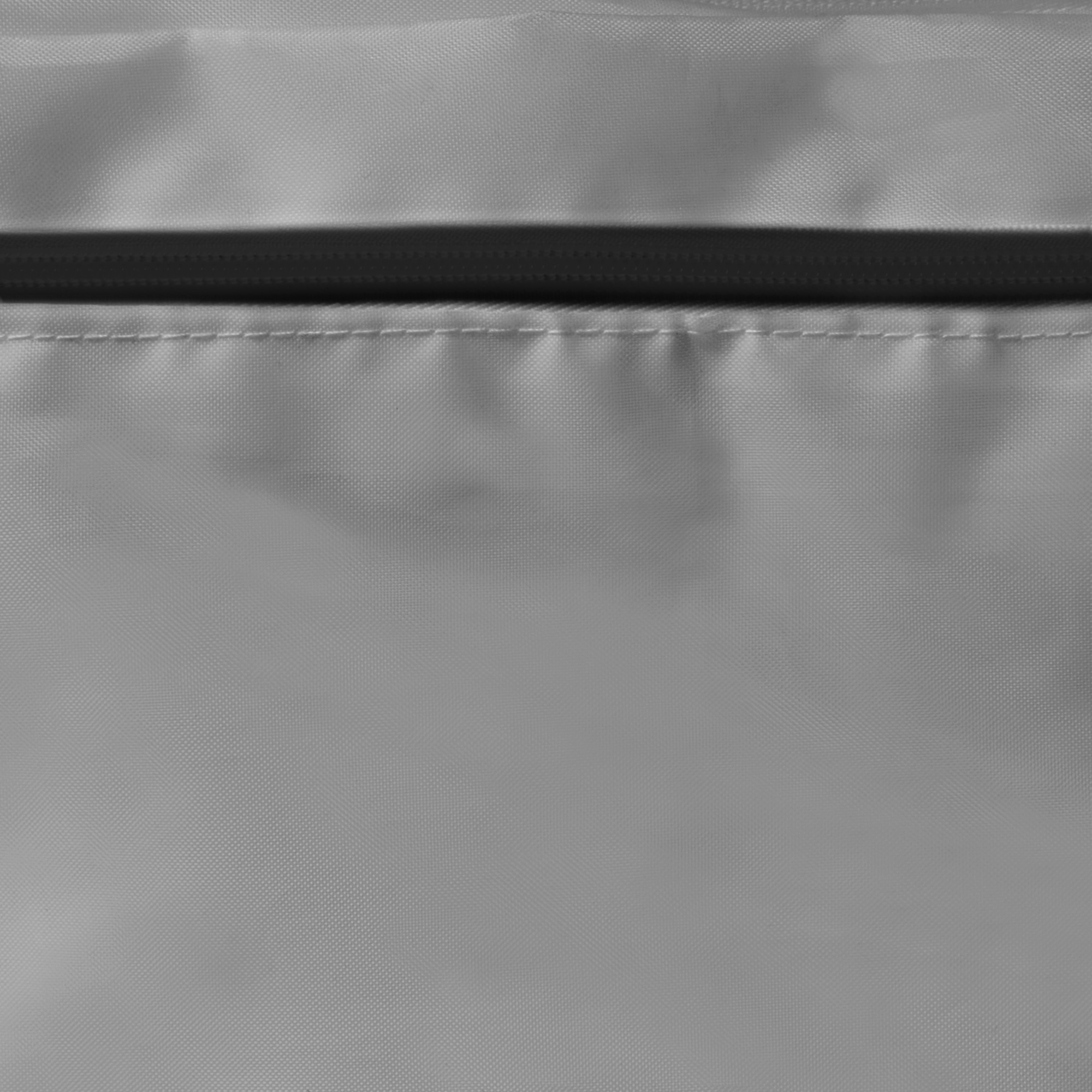 slider_image_01920aaacf1c78b6aa0b716e24045ceb Reißverschluss auf glattem Stoff, Detailansicht