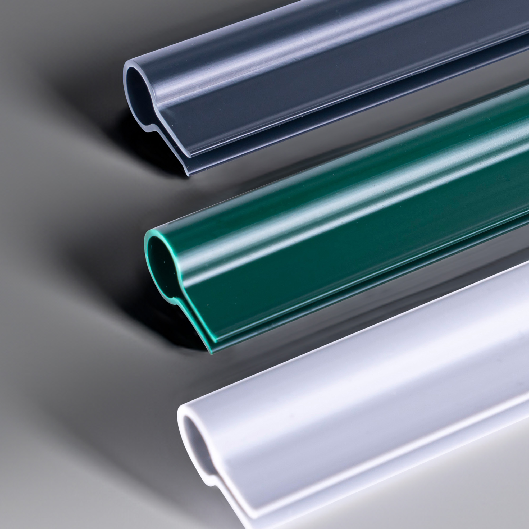 Befestigungsclips für PVC Sichtschutzstreifen in verschiedenen Ausführungen und Materialien