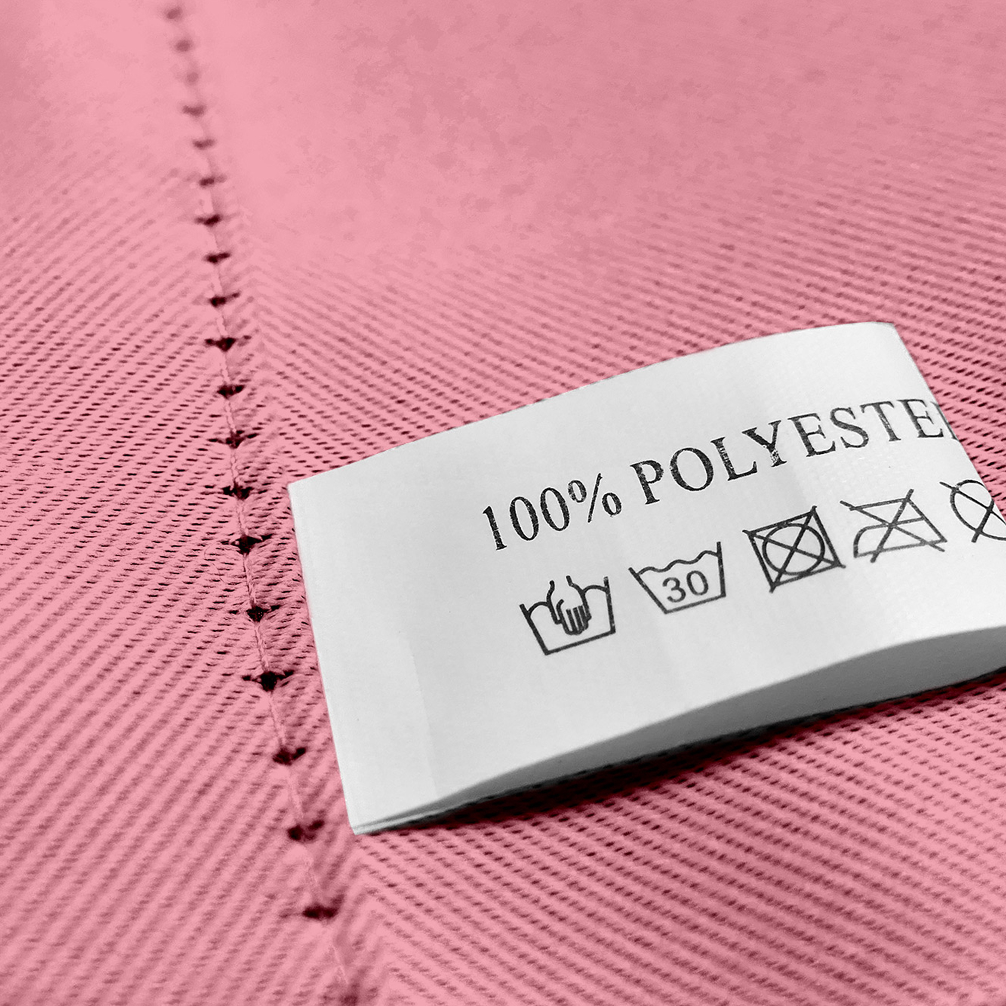 Etikett auf Vorhang mit Pflegehinweisen und Materialangabe aus Polyester