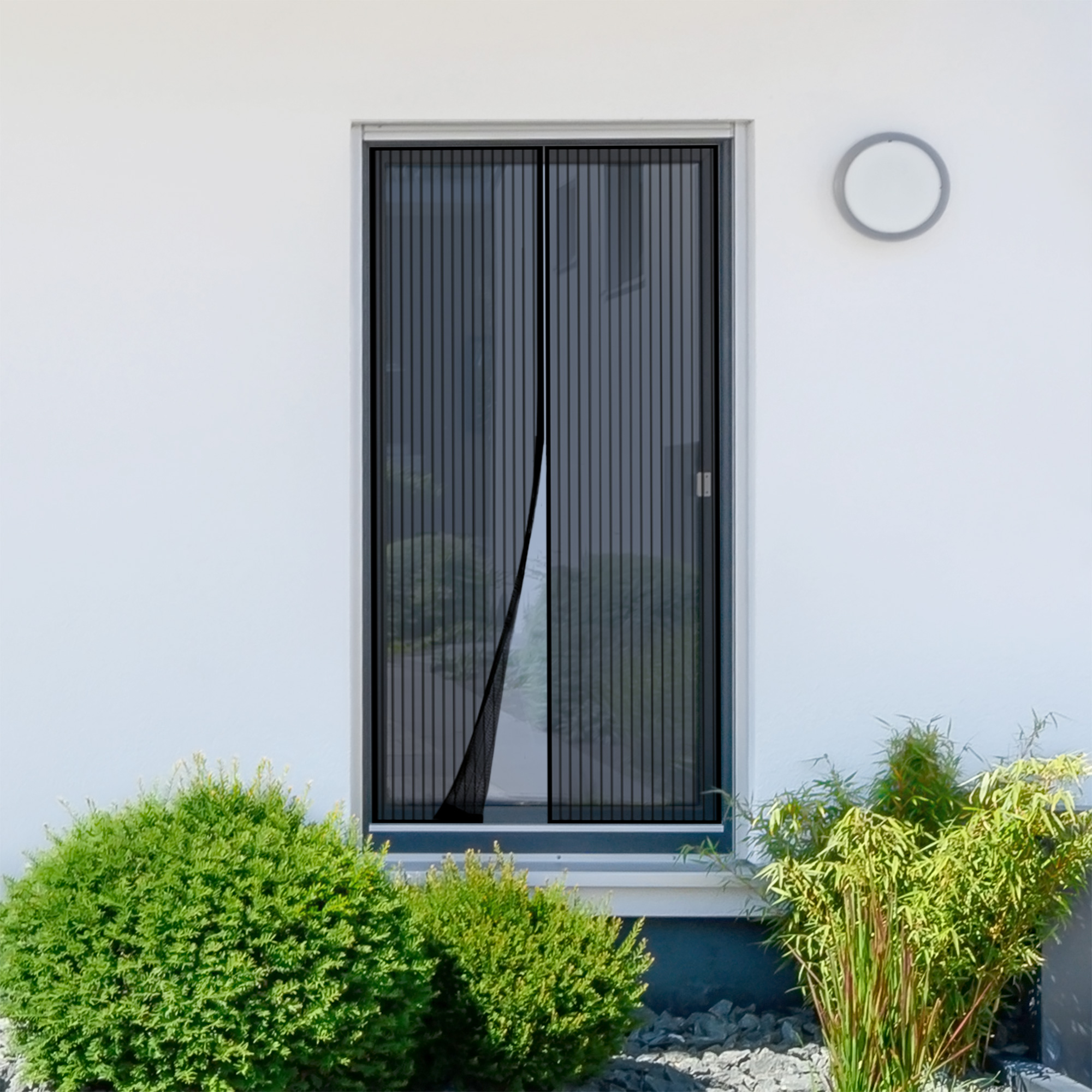 Magnetvorhang für Türen als Fliegengitter montiert