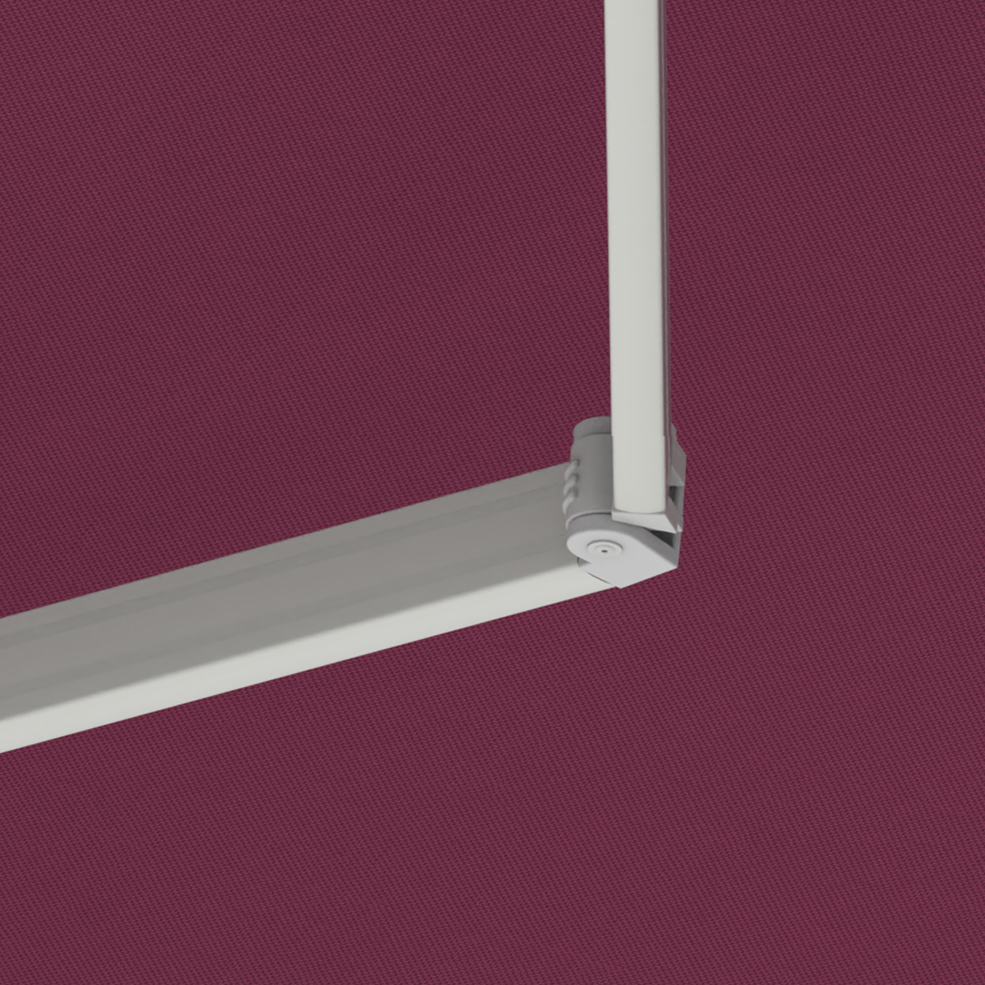 slider_image_0192905aa763754eacedc0da549e5041 Kassettenmarkise mit Gelenkarm und gestreiftem Tuch im Hintergrund