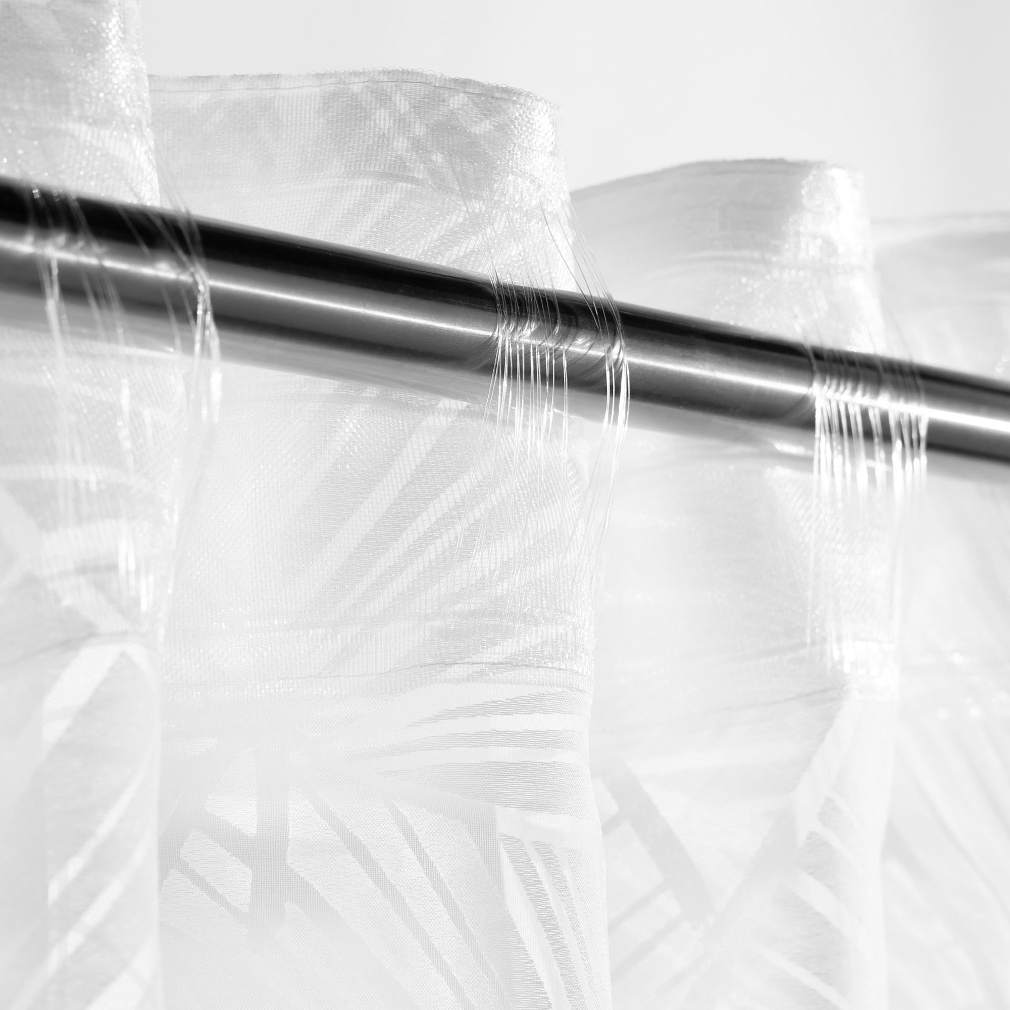 Gardine mit Kombiband an Stange, halbtransparent, mit Ausbrenner-Design, Detailansicht