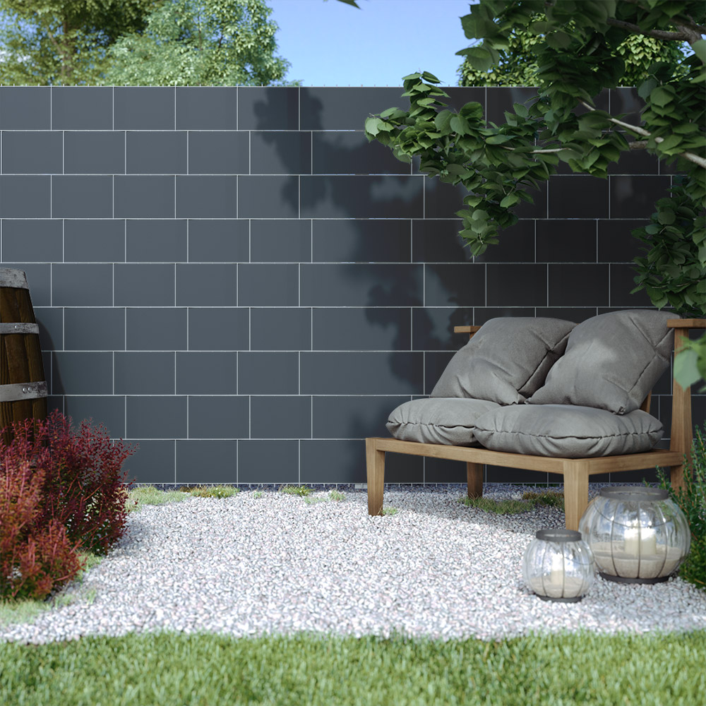 slider_image_1d82676451b2463cb61018d06608cb46 Sichtschutzstreifen aus PVC in einem Garten mit Sitzbereich und Pflanzen